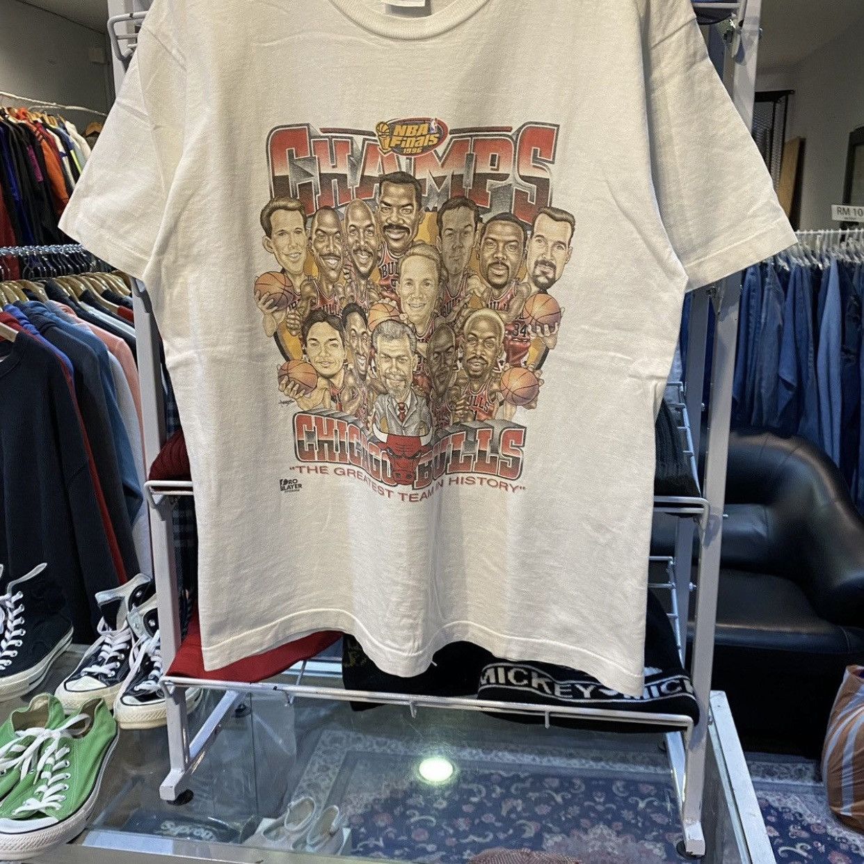 NBA VTG 90s NBA Chicago Bulls 1996 Champions Caricature T-shirt Size US L / EU 52-54 / 3 - 4 Thumbnail