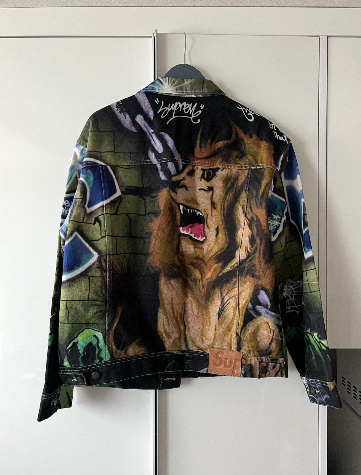 Supreme SUPREME LION TRUCKER JACKET Size US L / EU 52-54 / 3 - 2 Thumbnail