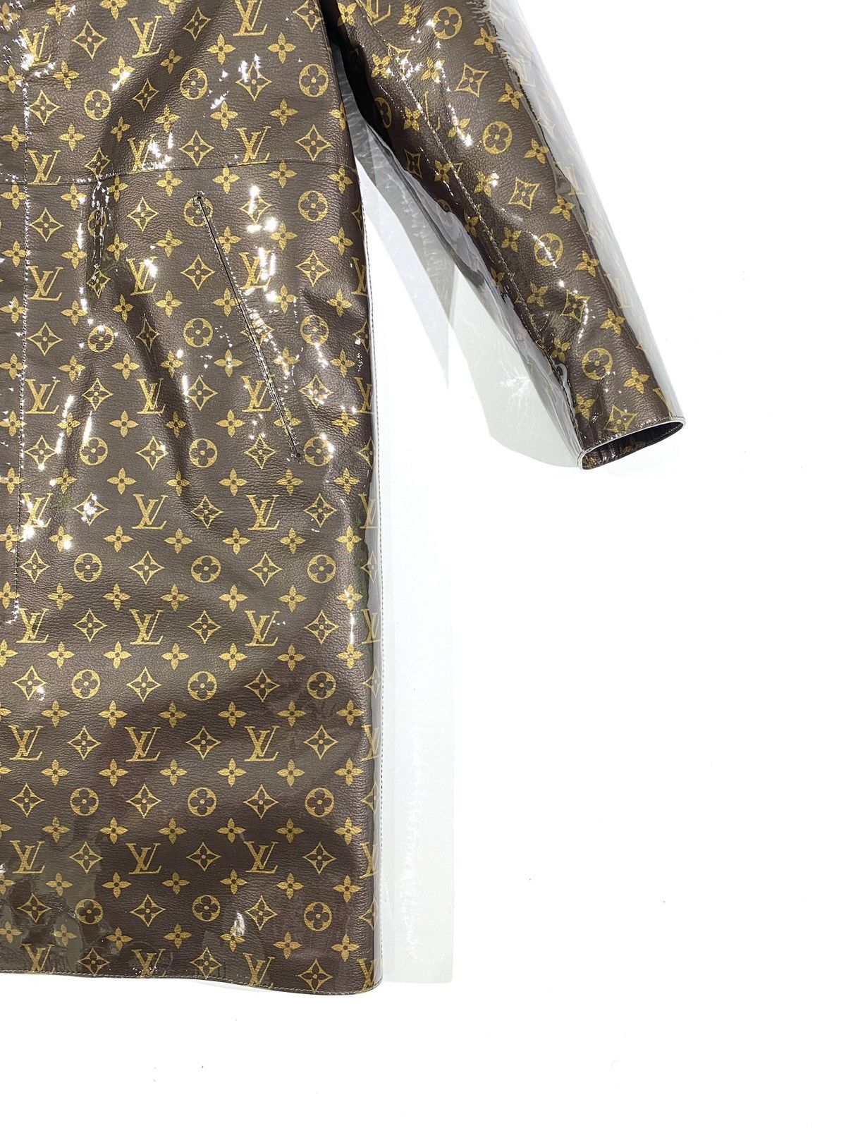 Louis Vuitton Louis Vuitton Kim Jones 48 Monogram Glaze signatures Coat Size US M / EU 48-50 / 2 - 4 Thumbnail