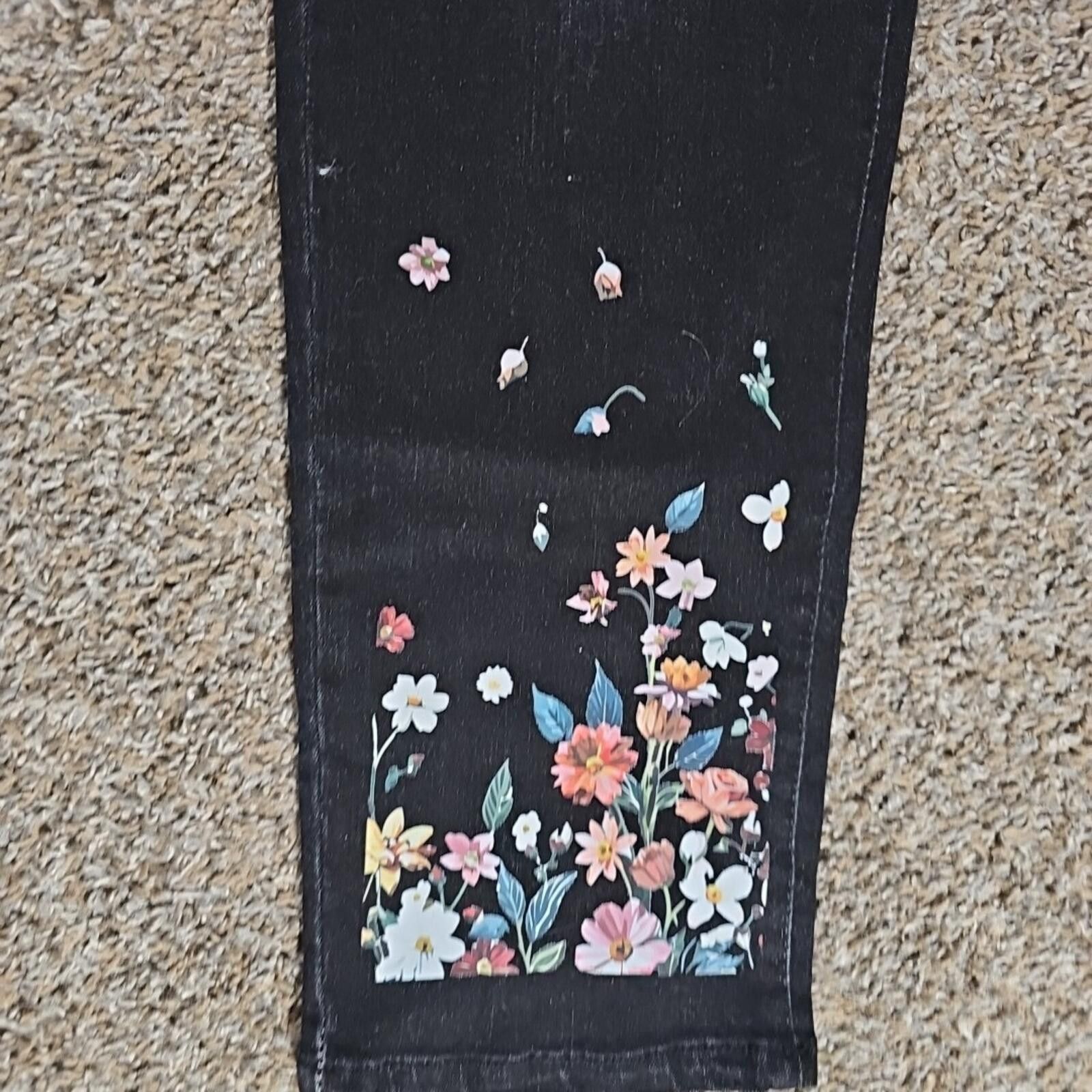 The Unbranded Brand Black Destroyed Floral Jeans SEE MEASUREMENTS Size 30" / US 8 / IT 44 - 3 Thumbnail