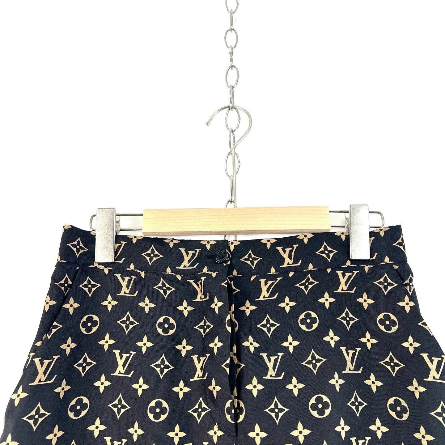Louis Vuitton LV Classic Monogram Silk Shorts. Size 35" - 3 Thumbnail