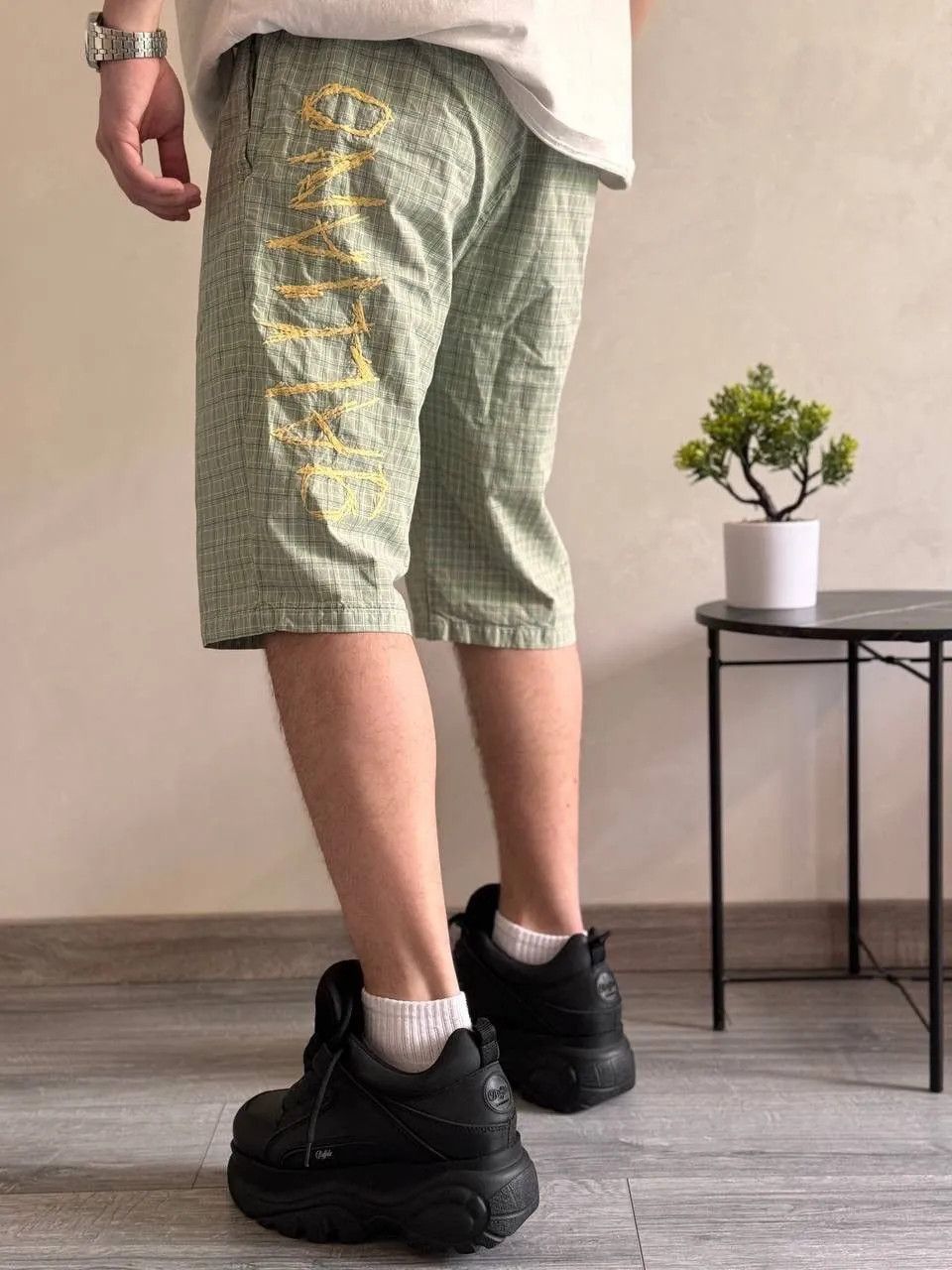 John Galliano John Galliano Vintage Cargo Shorts Multi Pocket Size US 34 / EU 50 - 1 Thumbnail