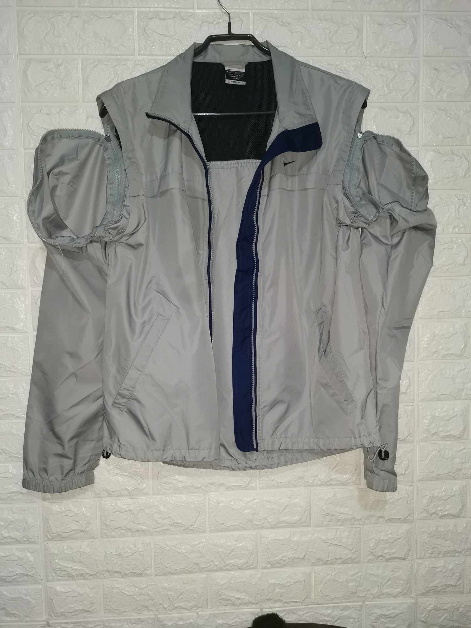 Nike clima fit light jacket removable sleeves