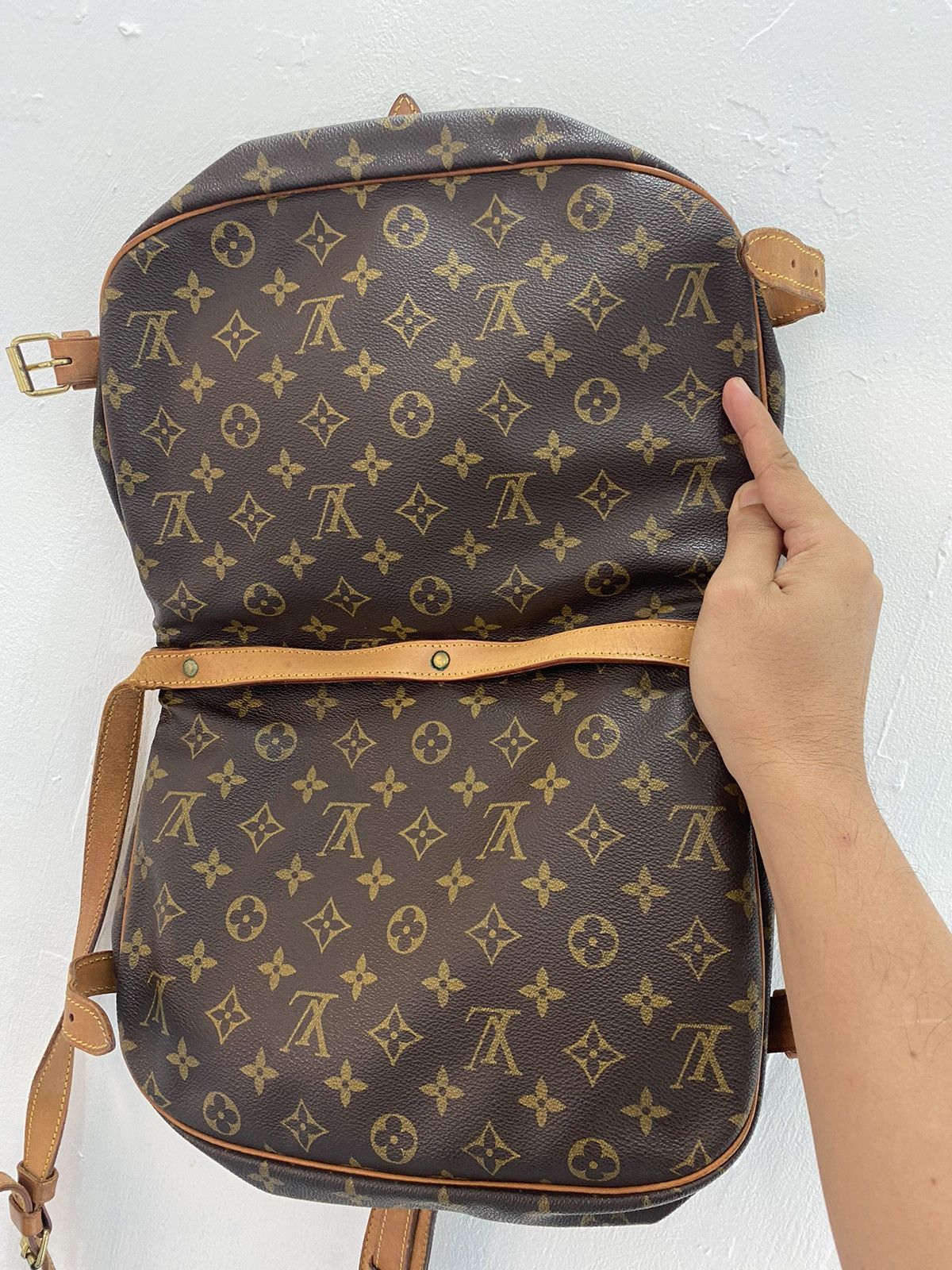 Louis Vuitton Authentic Vintage Louis Vuitton Monogram Saumur 30 Crossbody Size ONE SIZE - 2 Thumbnail