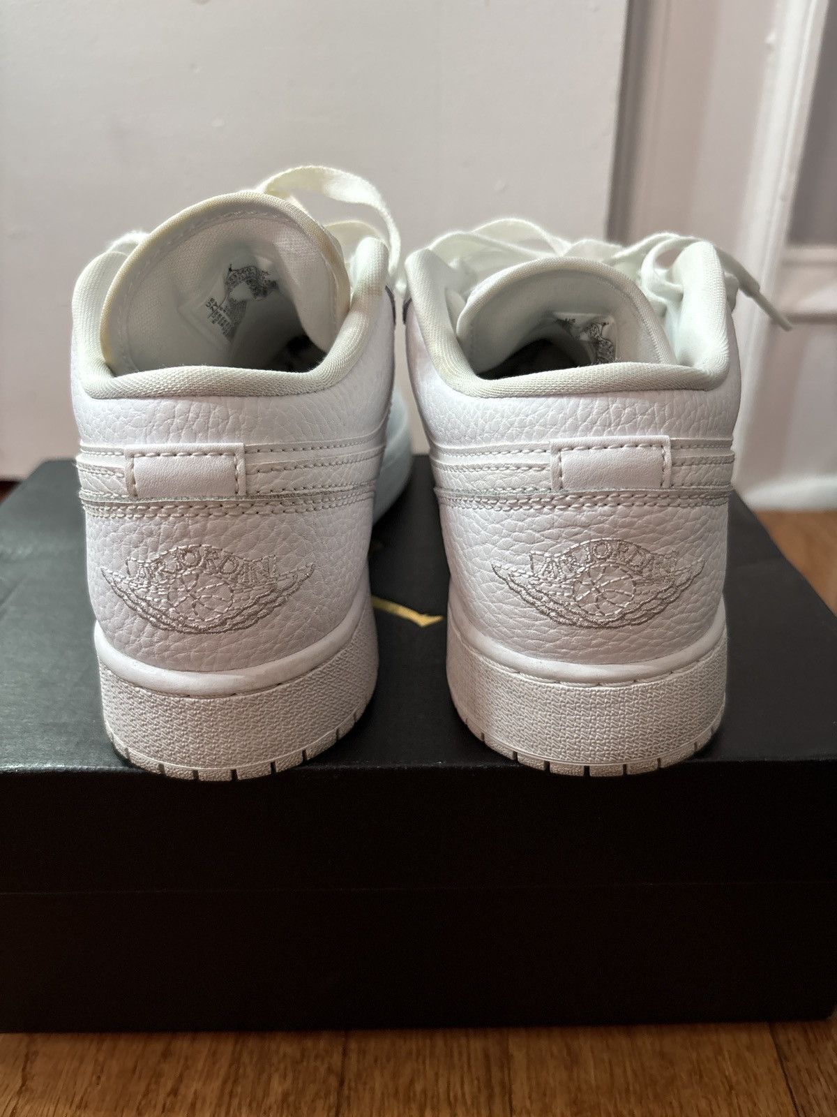 Jordan Brand Air Jordan 1 Low White Size US 7 / EU 40 - 4 Thumbnail