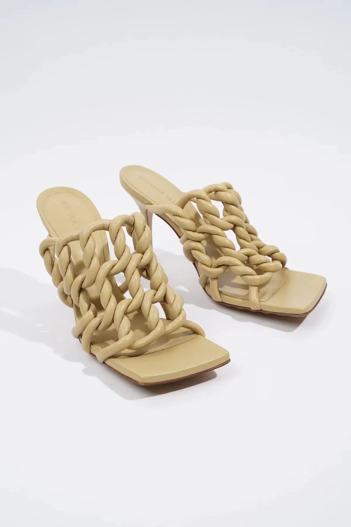 Bottega Veneta o1bcso1str0924 Stretch Twist Mules in Beige Size US 9 / IT 39 - 4 Thumbnail