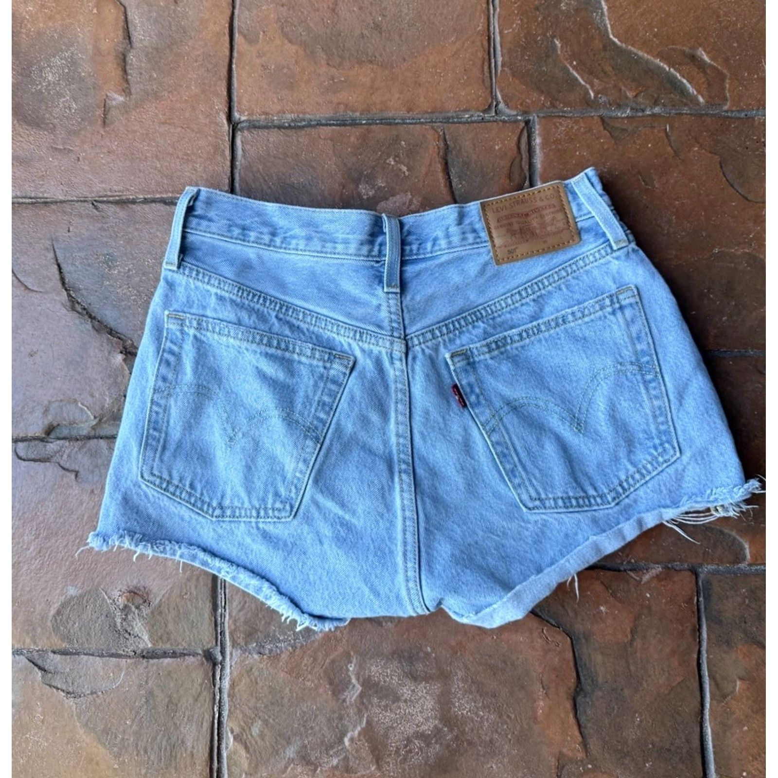 Levi's VINTAGE Levi's 501 Premium Cut Offs Shorts Womens 26 Blue Raw Hem Button Fly Distressed Bermuda Denim Shorts (Medium Wash) Womens Jeans Size 26" / US 2 / IT 38 - 4 Thumbnail
