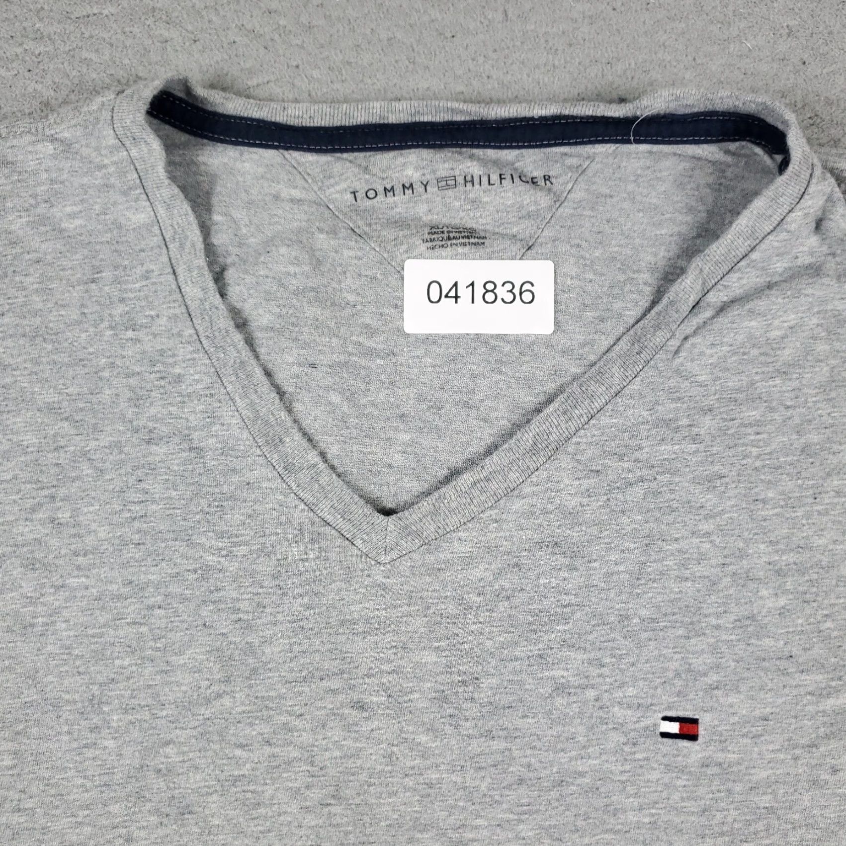 Tommy Hilfiger Tommy Hilfiger Shirt Mens XL Gray T-Shirt Casual Short Sleeve Crew Neck Logo Knit Cotton Size US XL / EU 56 / 4 - 2 Thumbnail