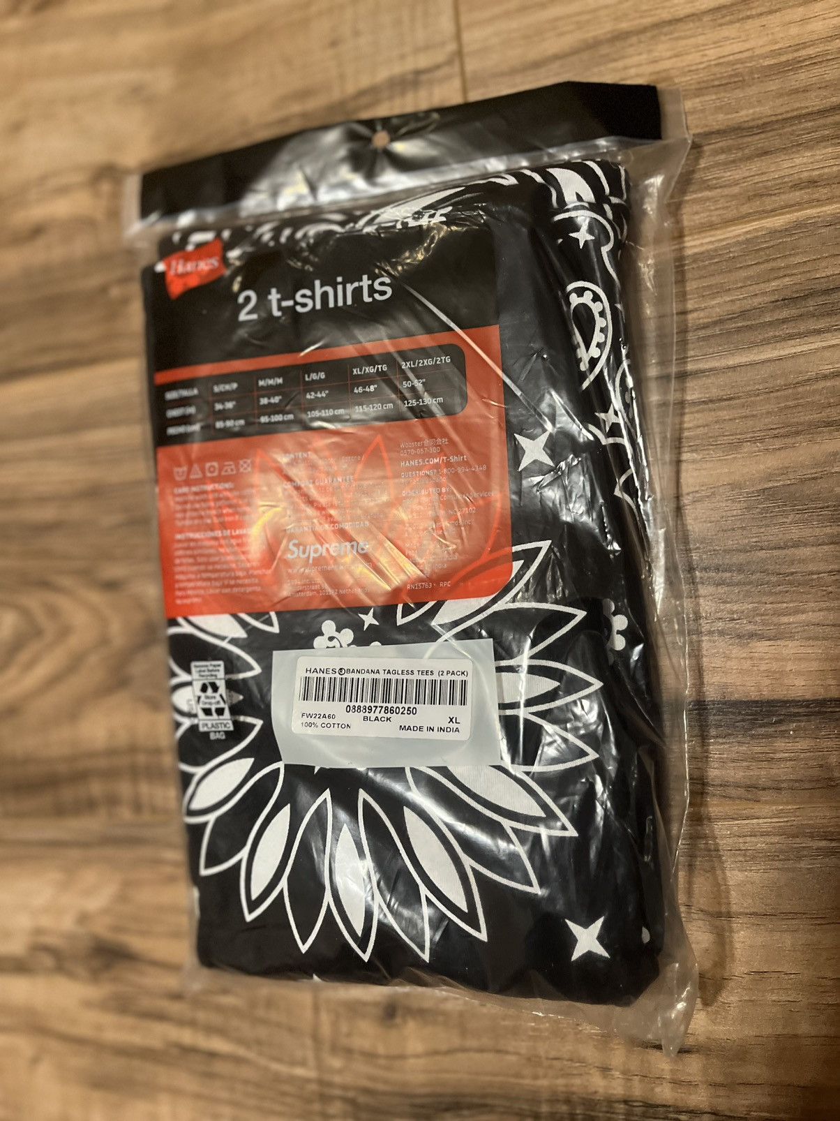 Hanes × Supreme Supreme Hanes Bandana Tagless Tees (2 Pack) Size US XL / EU 56 / 4 - 3 Thumbnail