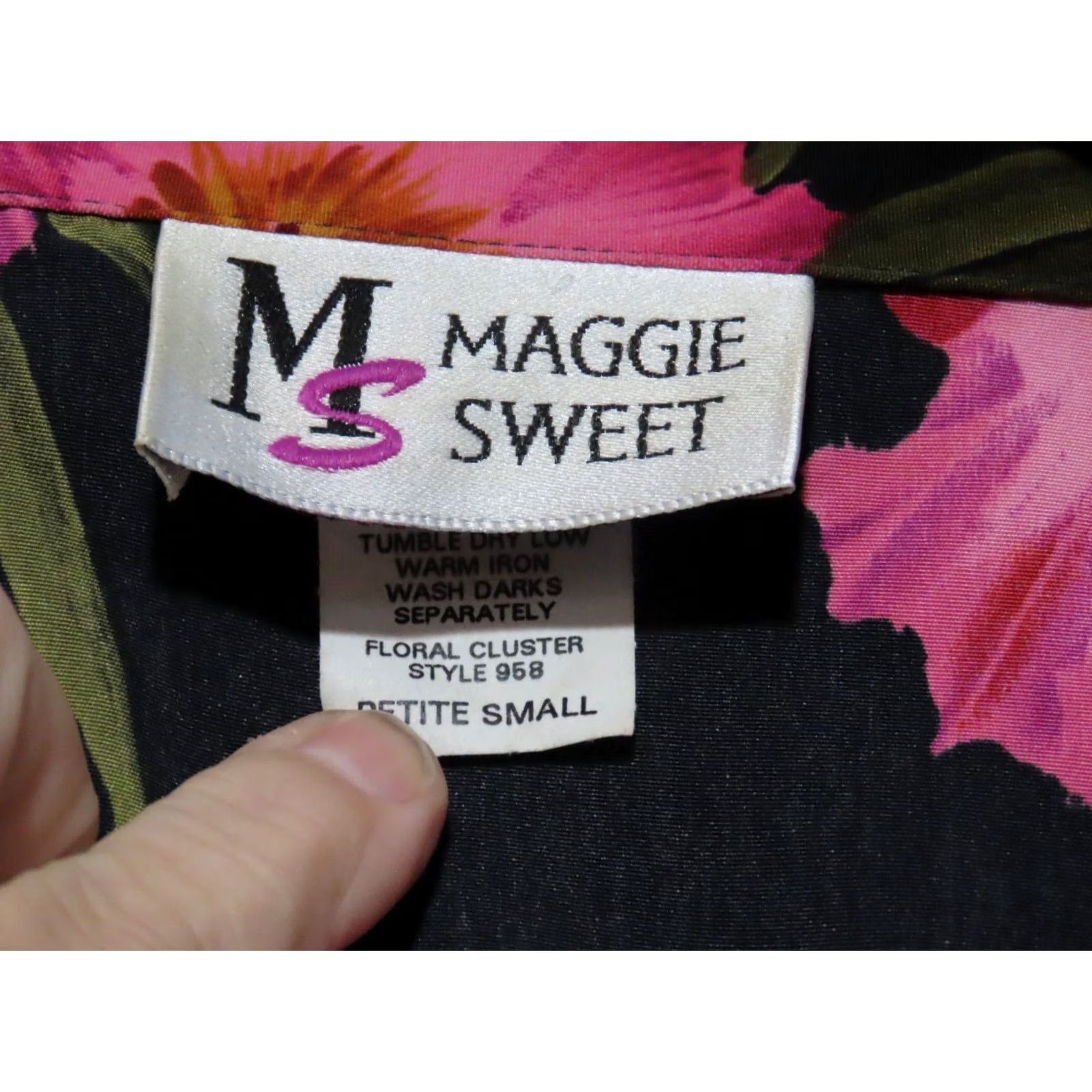 Vintage Maggie Sweet Floral Cluster Black Lightweight Blazer Women Petite Small PS Button Front Collared Pockets Casual Travel Party/Cocktail Juniors? Size S / US 4 / IT 40 - 5 Thumbnail