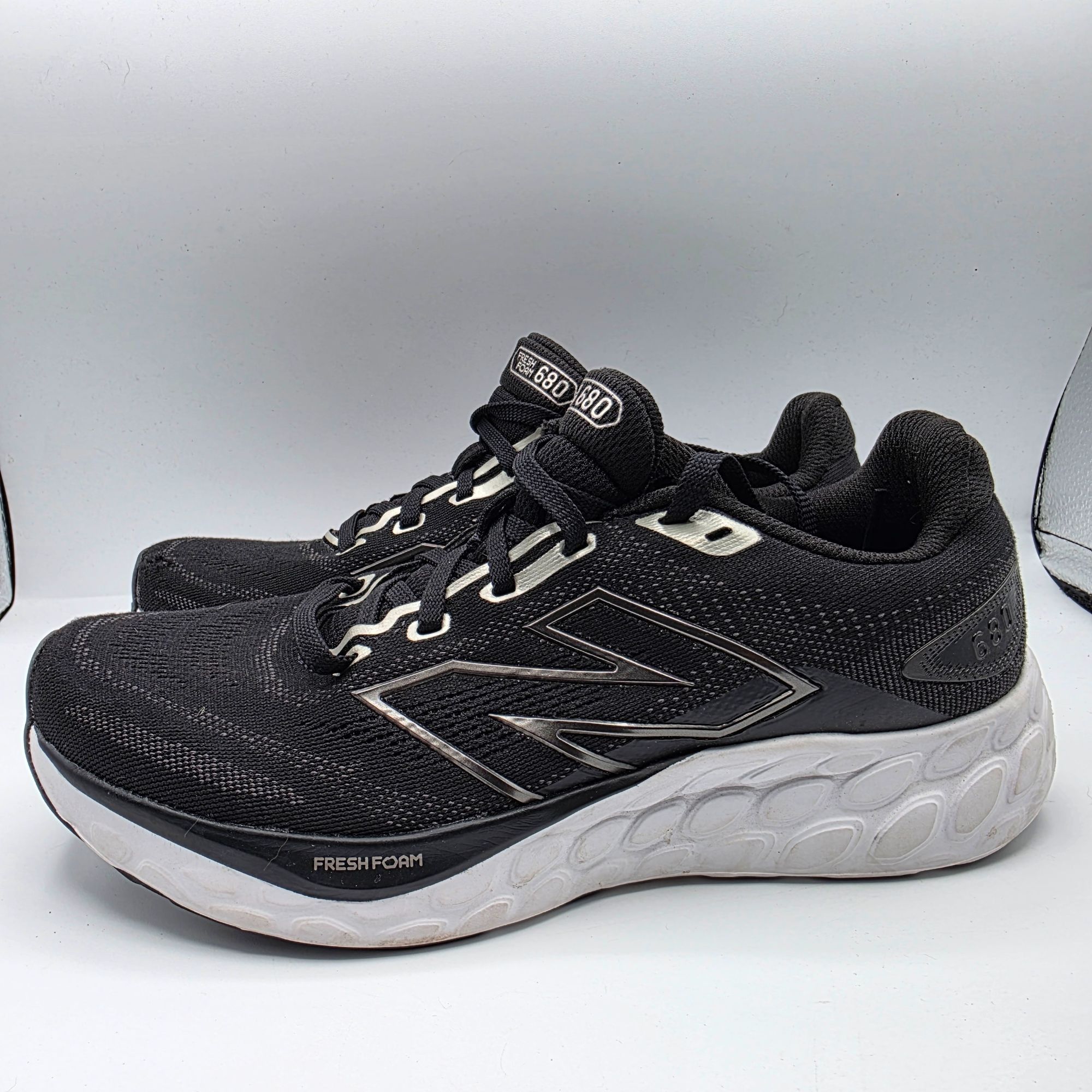 New Balance New Balance Fresh Foam 680v8 Womens Size 8 Black Athletic Sh Size US 8 / IT 38 - 14 Thumbnail
