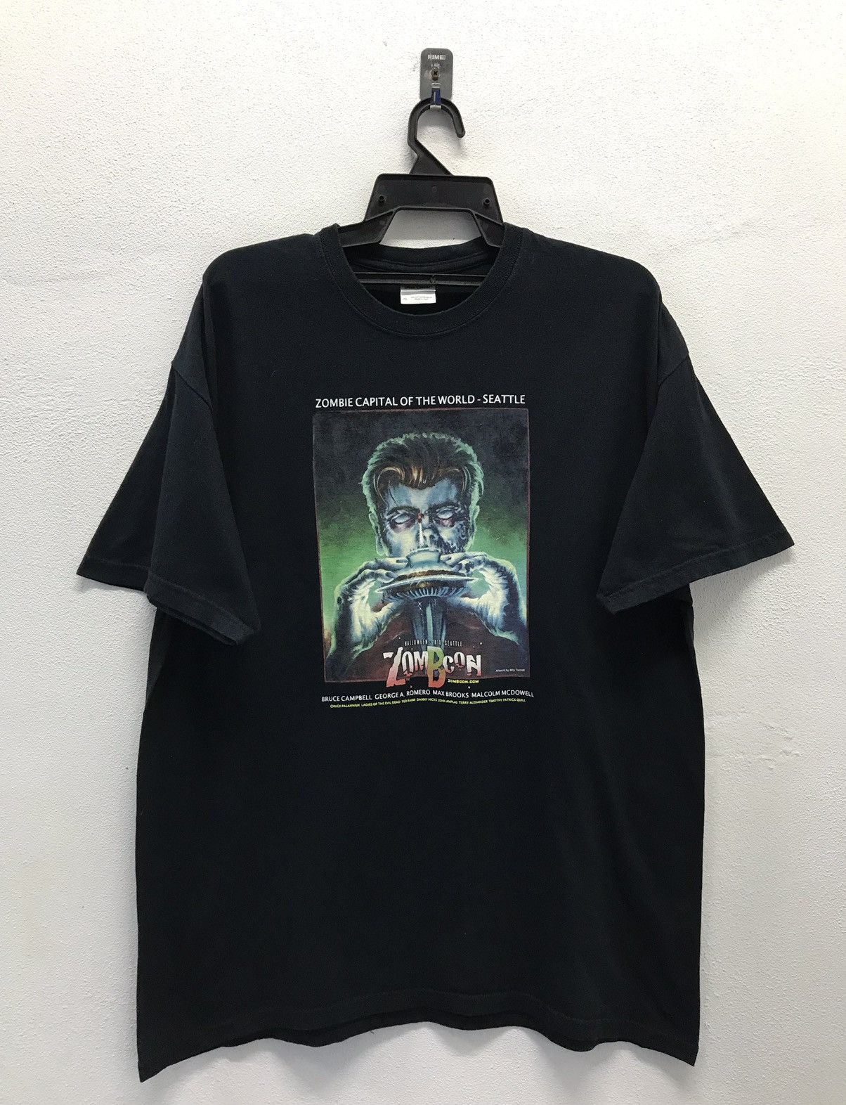 Gildan × Vintage Vintage Gildan Halloween 2010 Seattle Zombcom Shirt Size US XL / EU 56 / 4 - 1 Thumbnail