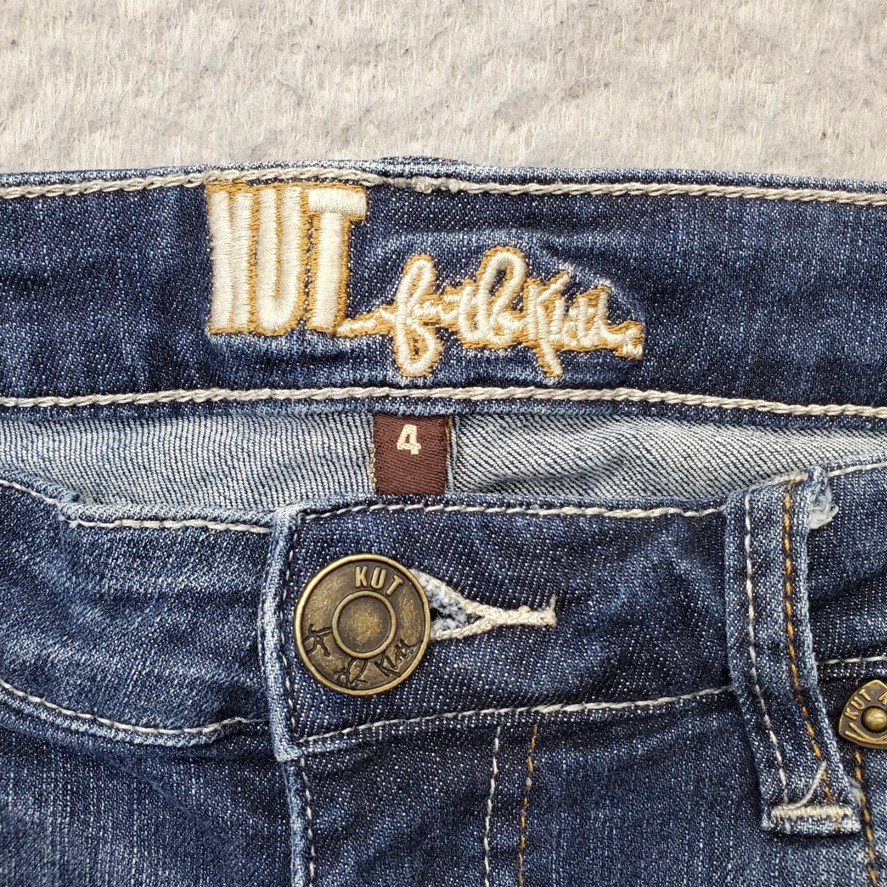 Vintage KUT from the Kloth Jean Shorts Womens 4 Blue Denim Stretch Cuffed Outdoor Shirt Bermuda Casual Size 27" / US 4 / IT 40 - 6 Thumbnail