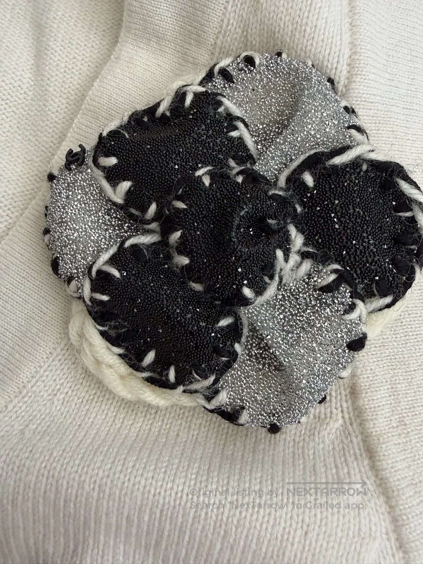 Chanel Chanel Camellia Button Knit Vest. Size US XS / EU 42 / 0 - 3 Thumbnail