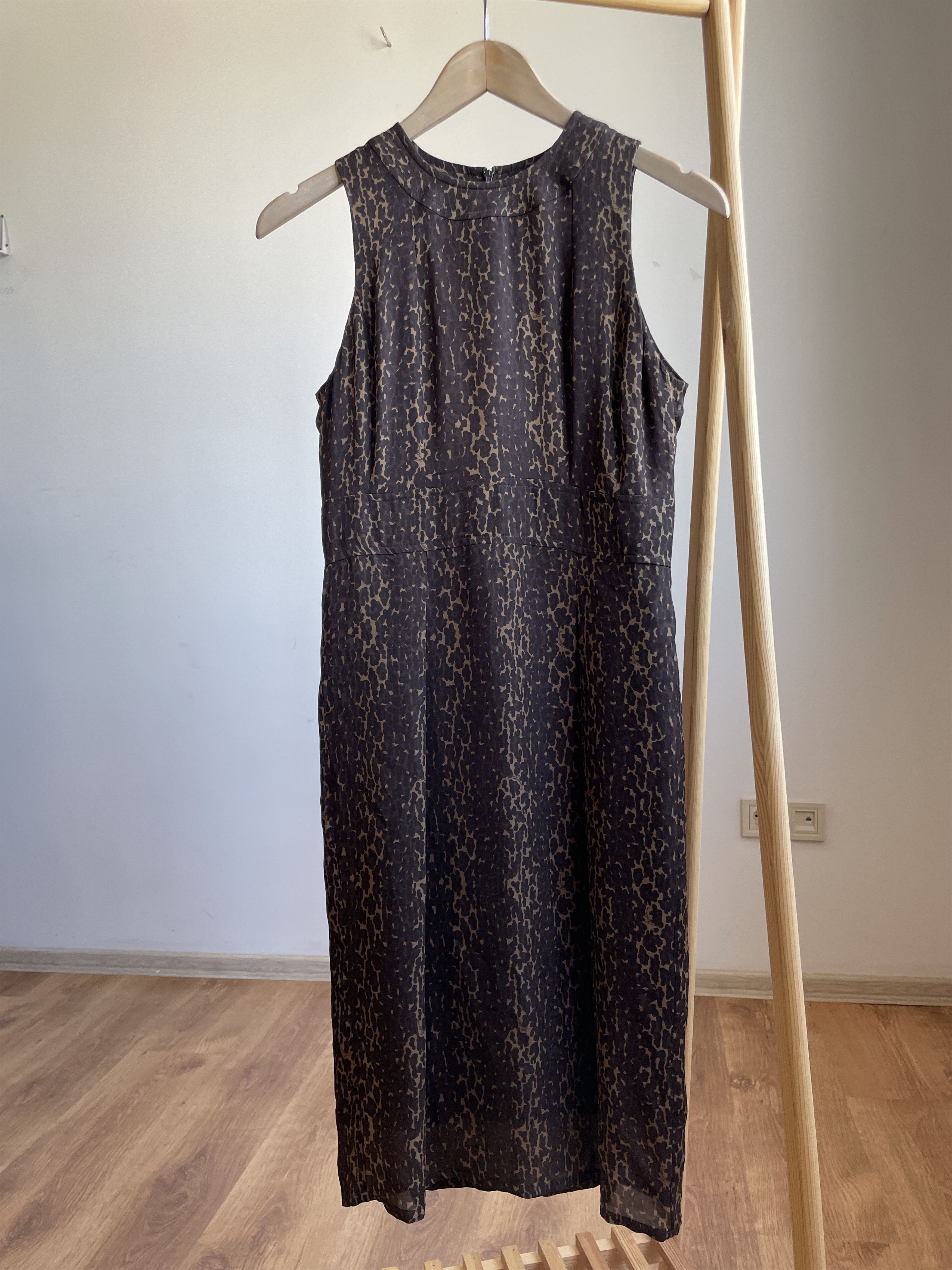 Burberry Burberry Leopard Print Silk Tank Dress Size M / US 6-8 / IT 42-44 - 1 Thumbnail