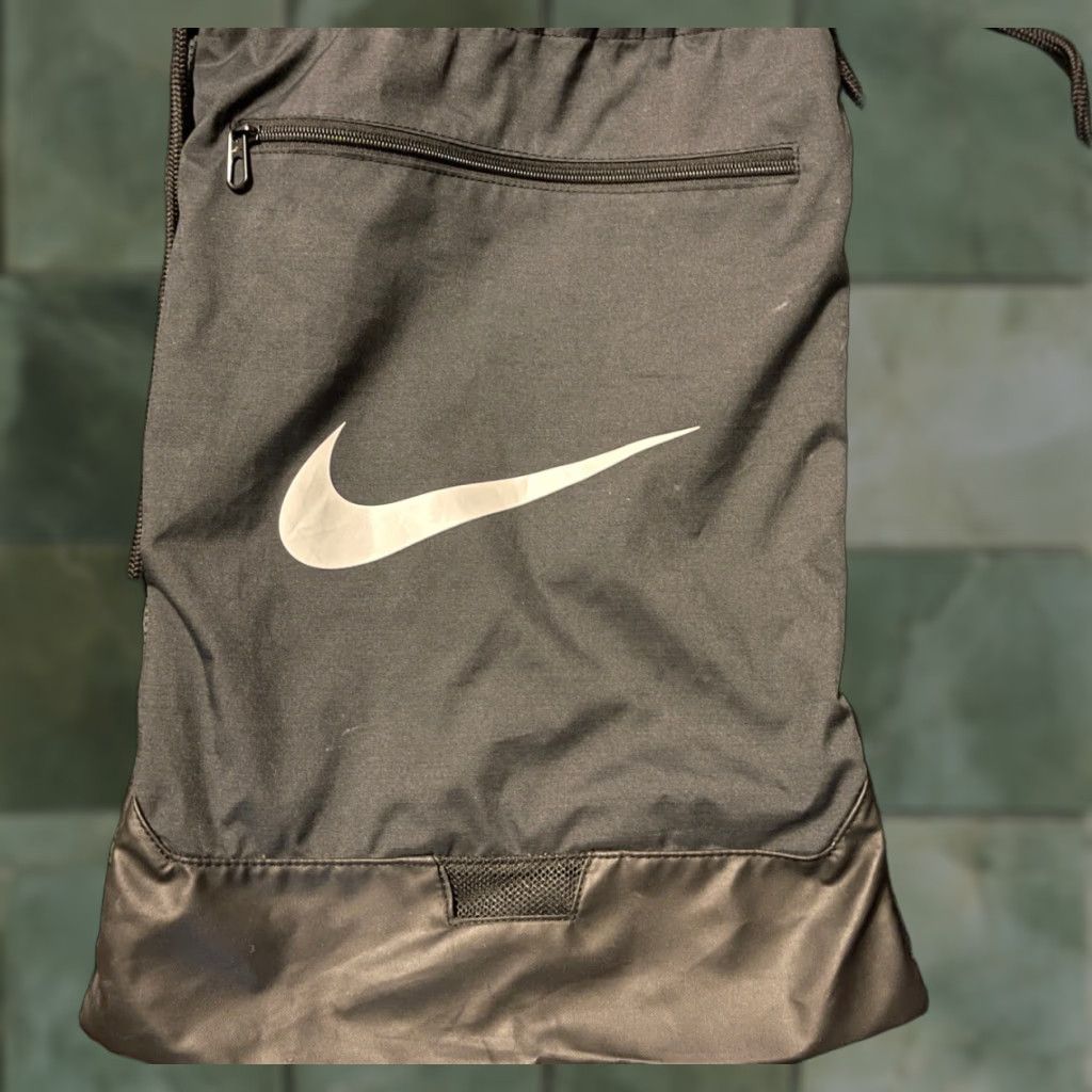 Nike Nike Black Lightweight Drawstring Backpack Gym Bag Men Medium Nylon Sports School Casual Travel Adjustable Strap Backpack UAE Al Dhafra Size ONE SIZE - 1 Thumbnail