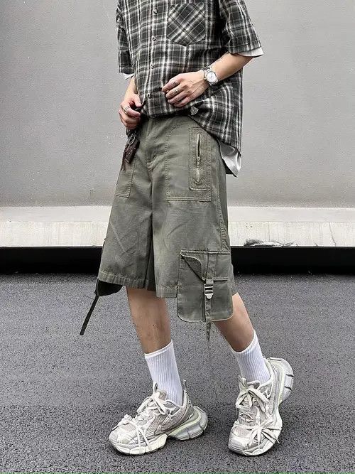 Japanese Brand Retro Hip Hop Multi-Pocket Loose Casual Shorts Size US 31 - 5 Thumbnail