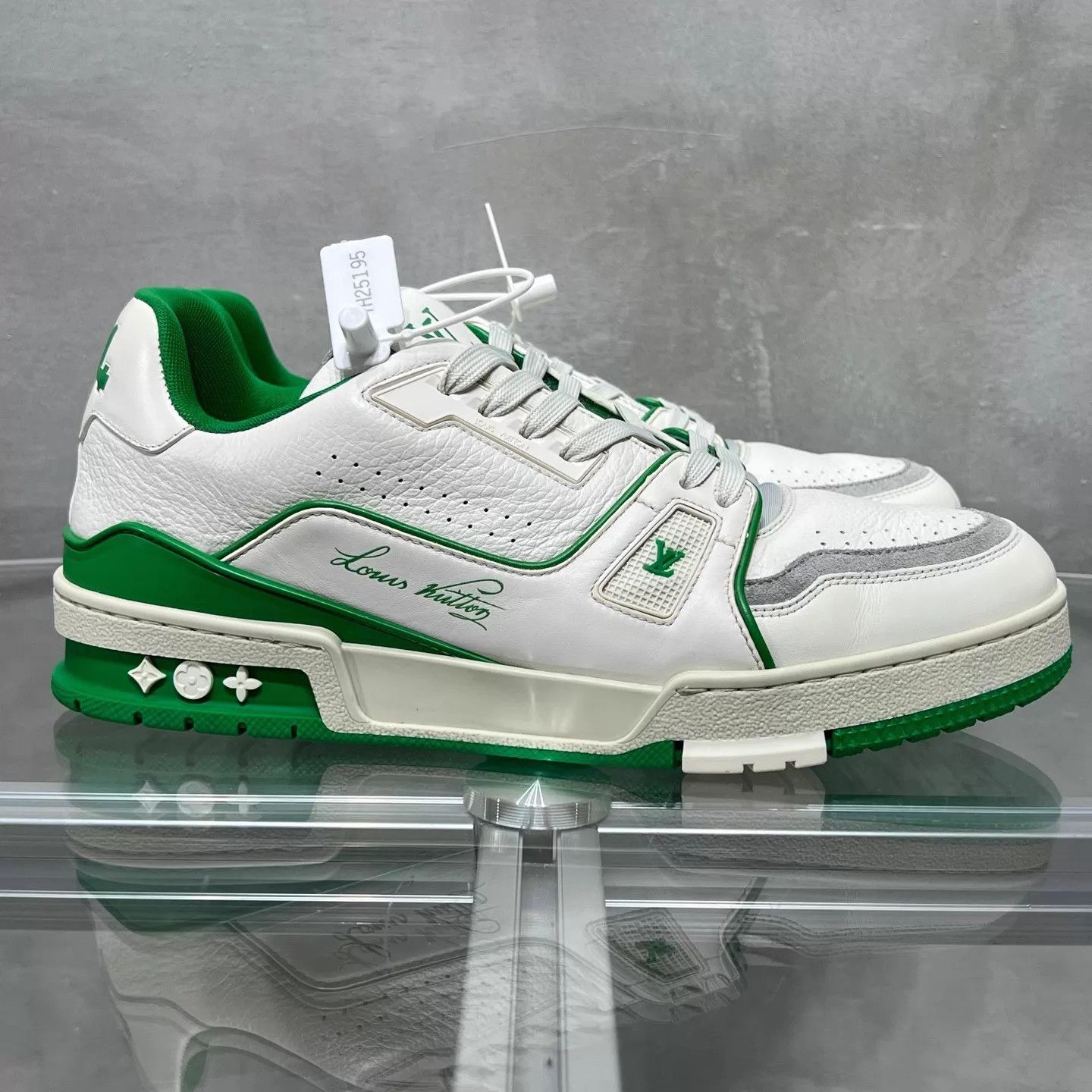 Louis Vuitton LV Trainer Men's White & Green UK7.5/41.5 Size US 8.5 / EU 41-42 - 4 Thumbnail