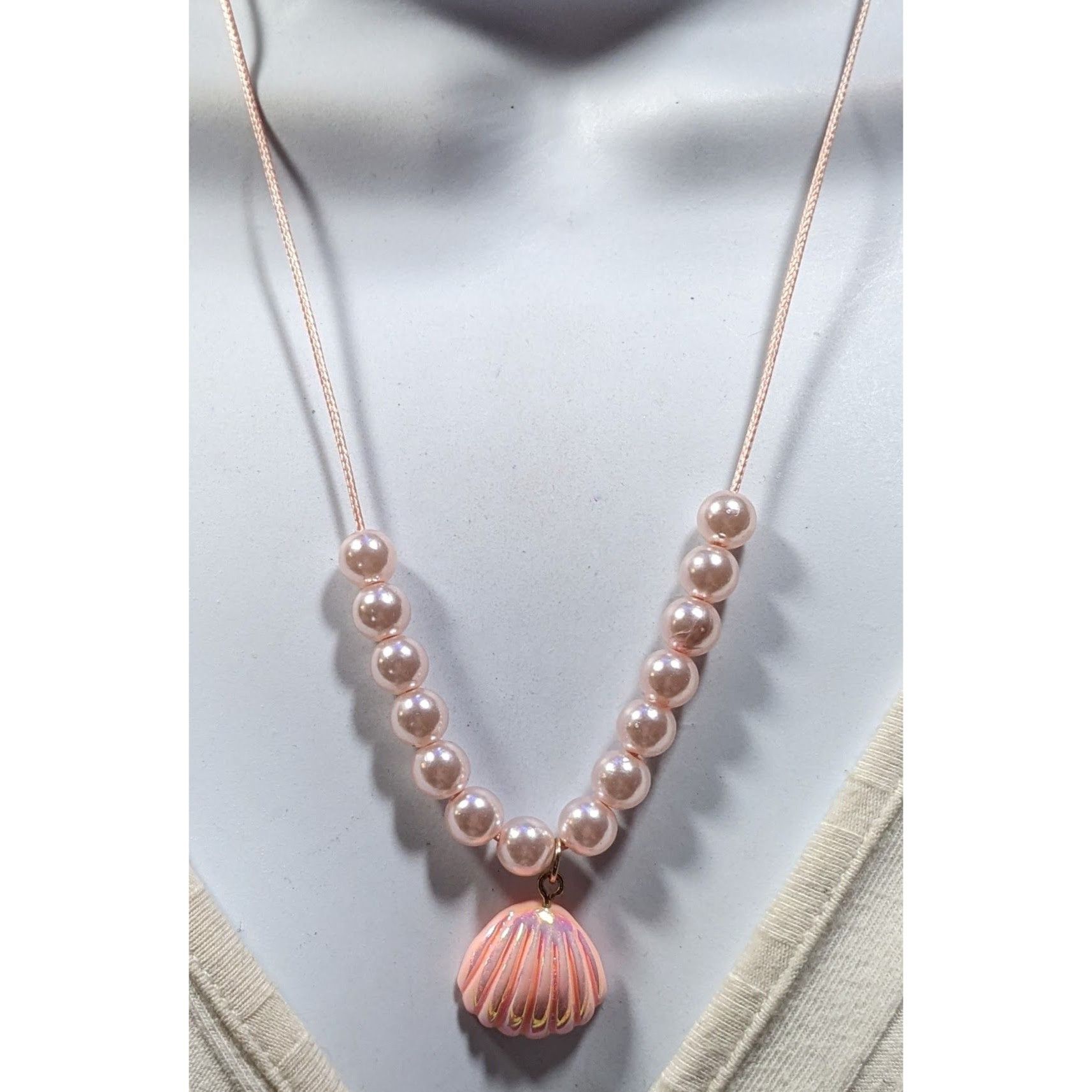Other Pink Mermaidcore Iridescent Shell Pendant Beaded Necklace Size ONE SIZE - 4 Thumbnail