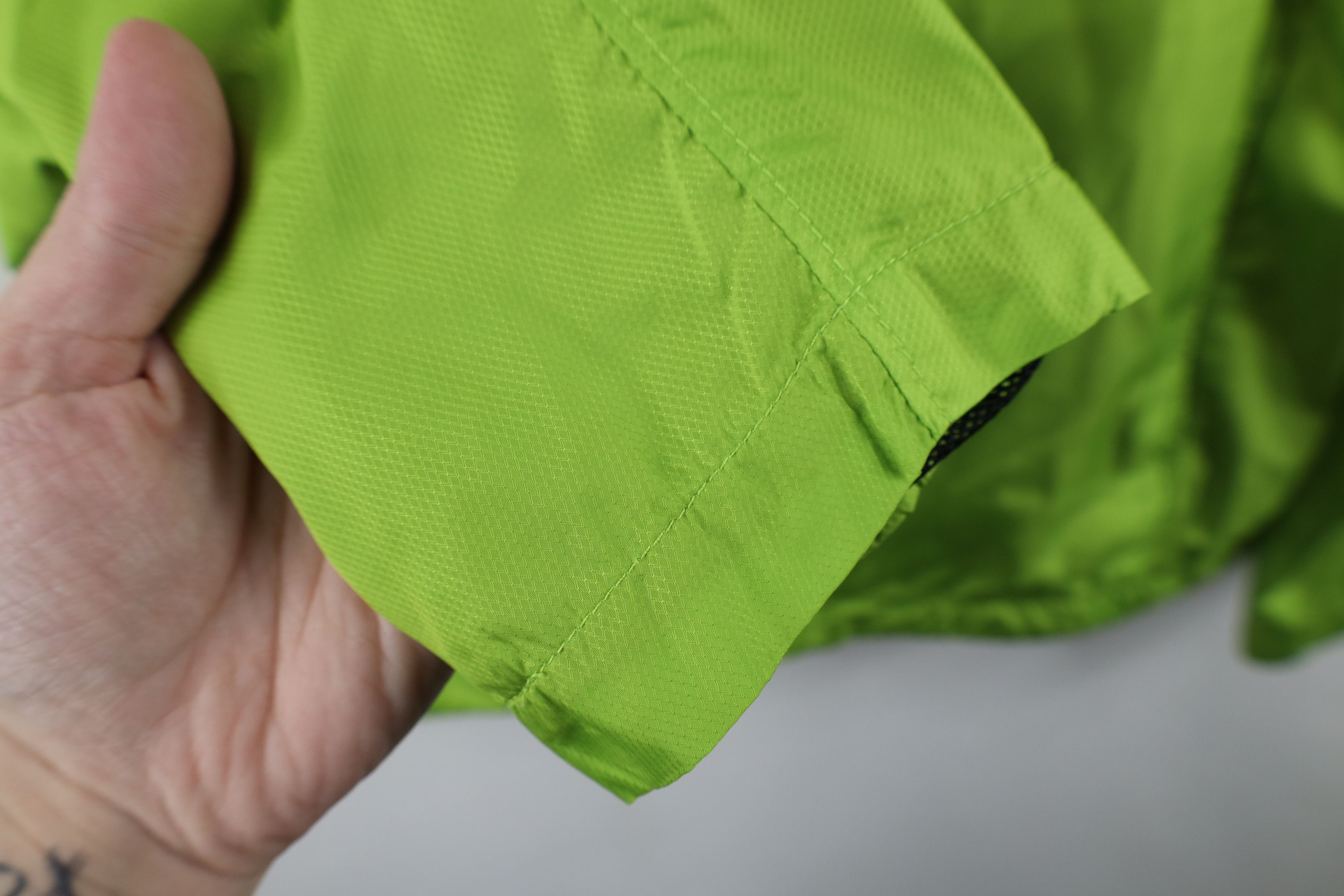 Asics Vintage Asics Reflective Running Rain Windbreaker Jacket Size US M / EU 48-50 / 2 - 8 Thumbnail