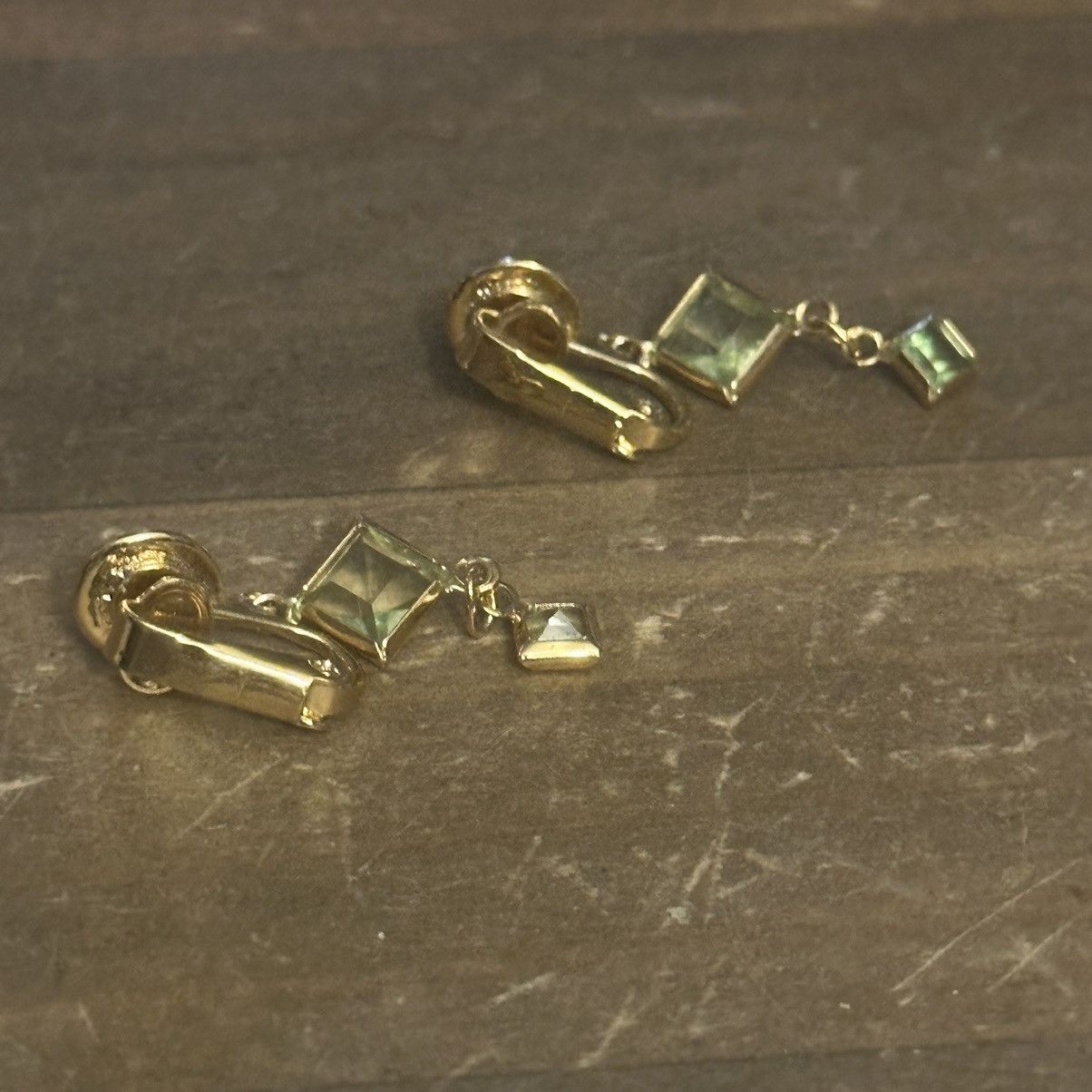 Vintage Vintage light green gemstone dangle clip on earrings Size ONE SIZE - 4 Thumbnail