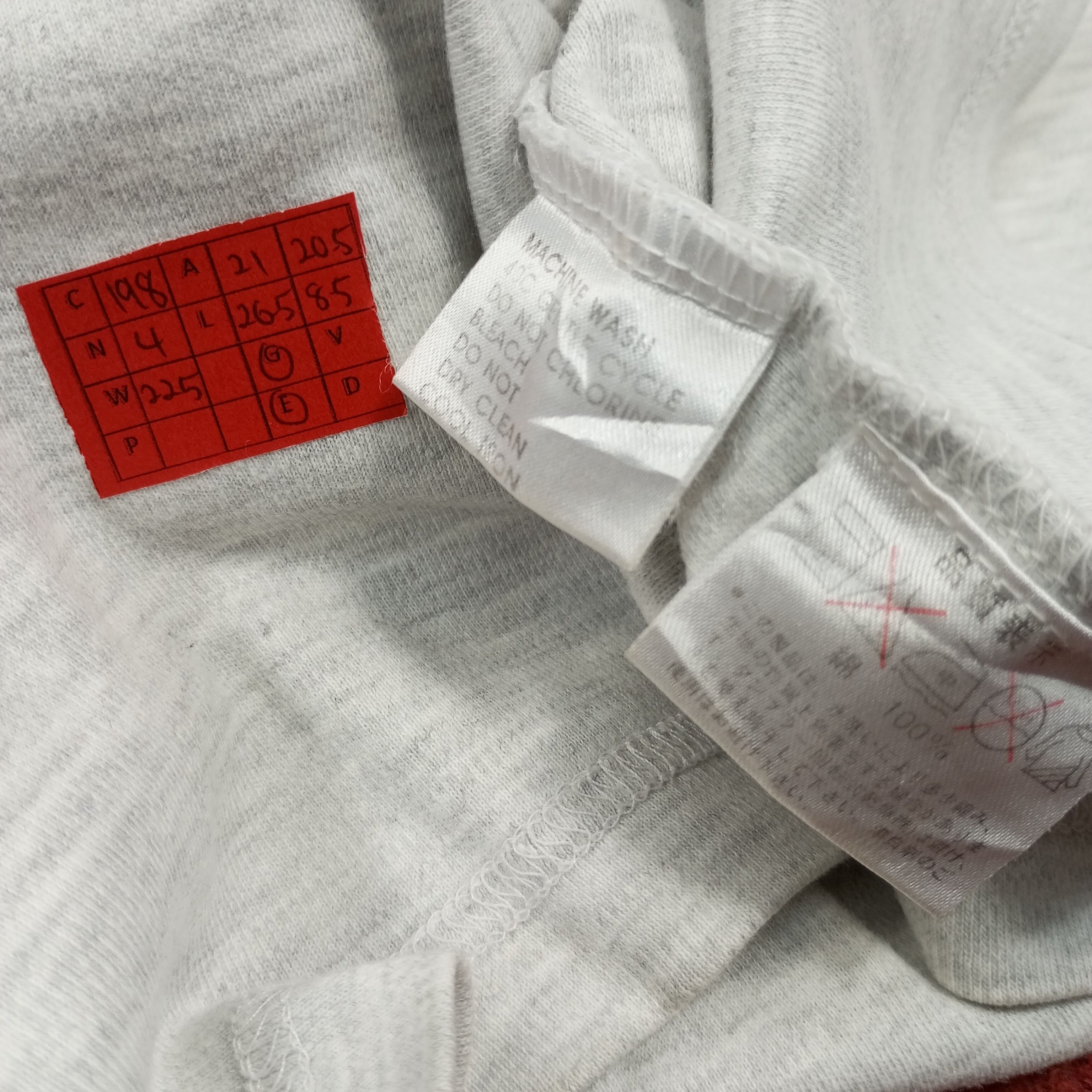 Vintage × Yves Saint Laurent Yves Saint Laurent Fashion Brand Pocket Design Tshirt Size US L / EU 52-54 / 3 - 9 Thumbnail
