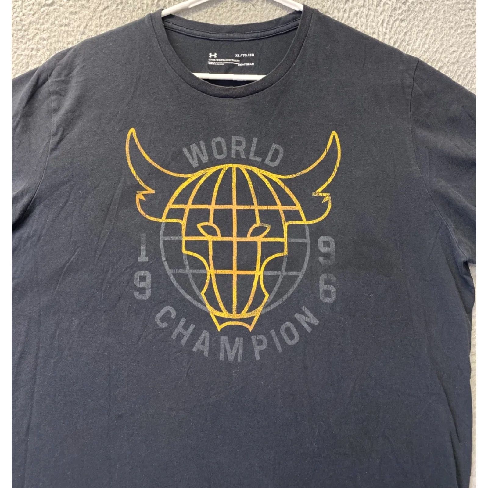 Under Armour Under Armour Shirt Mens Graphic T-Shirt World Champion Bull Logo XL / 108-55 Size US XL / EU 56 / 4 - 2 Thumbnail