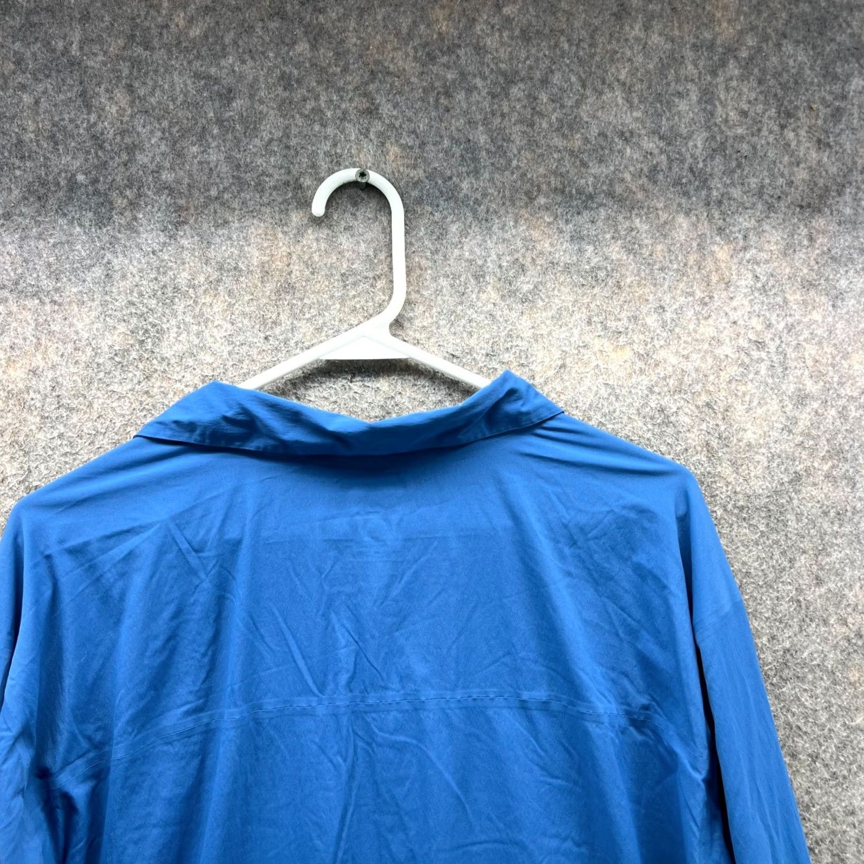 Mountain Hardwear VINTAGE Mountain Hardwear Button-Down Shirt Men XL Blue Knit Stretch All Seasons Size US XL / EU 56 / 4 - 3 Thumbnail