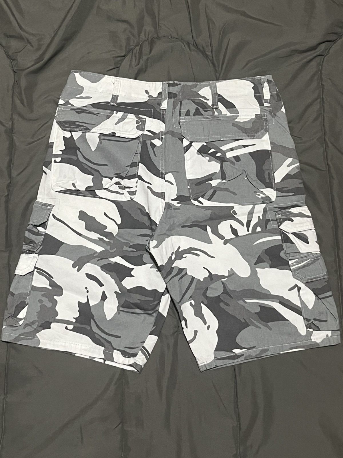 Wrangler White/Grey Wrangler Camo Cargo Shorts Size US 32 / EU 48 - 4 Thumbnail