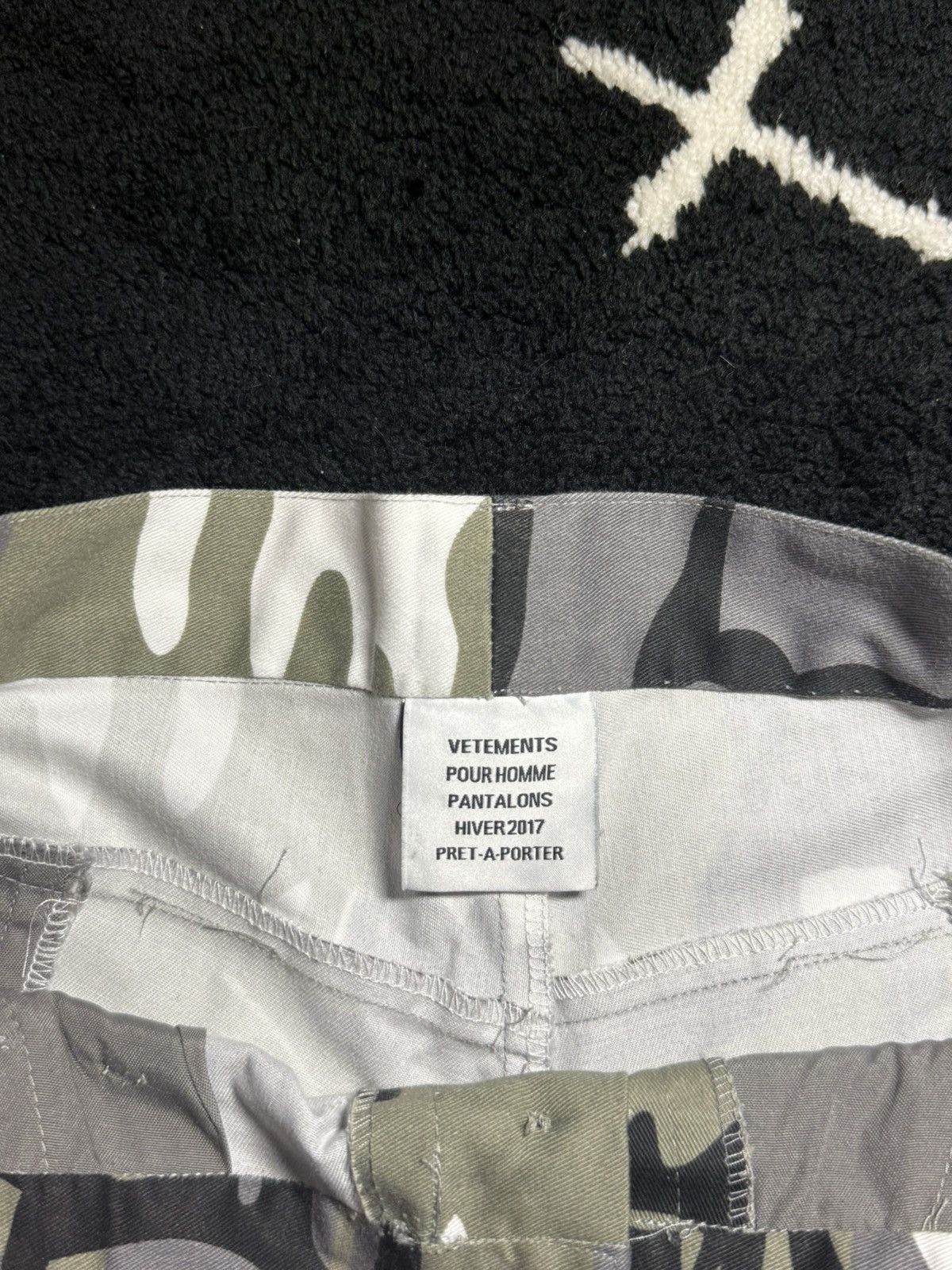 Vetements VETEMENTS CAMOFLAUGE PANTS FW17 RECONSTRUCTED CARGOS Size US 30 / EU 46 - 7 Thumbnail