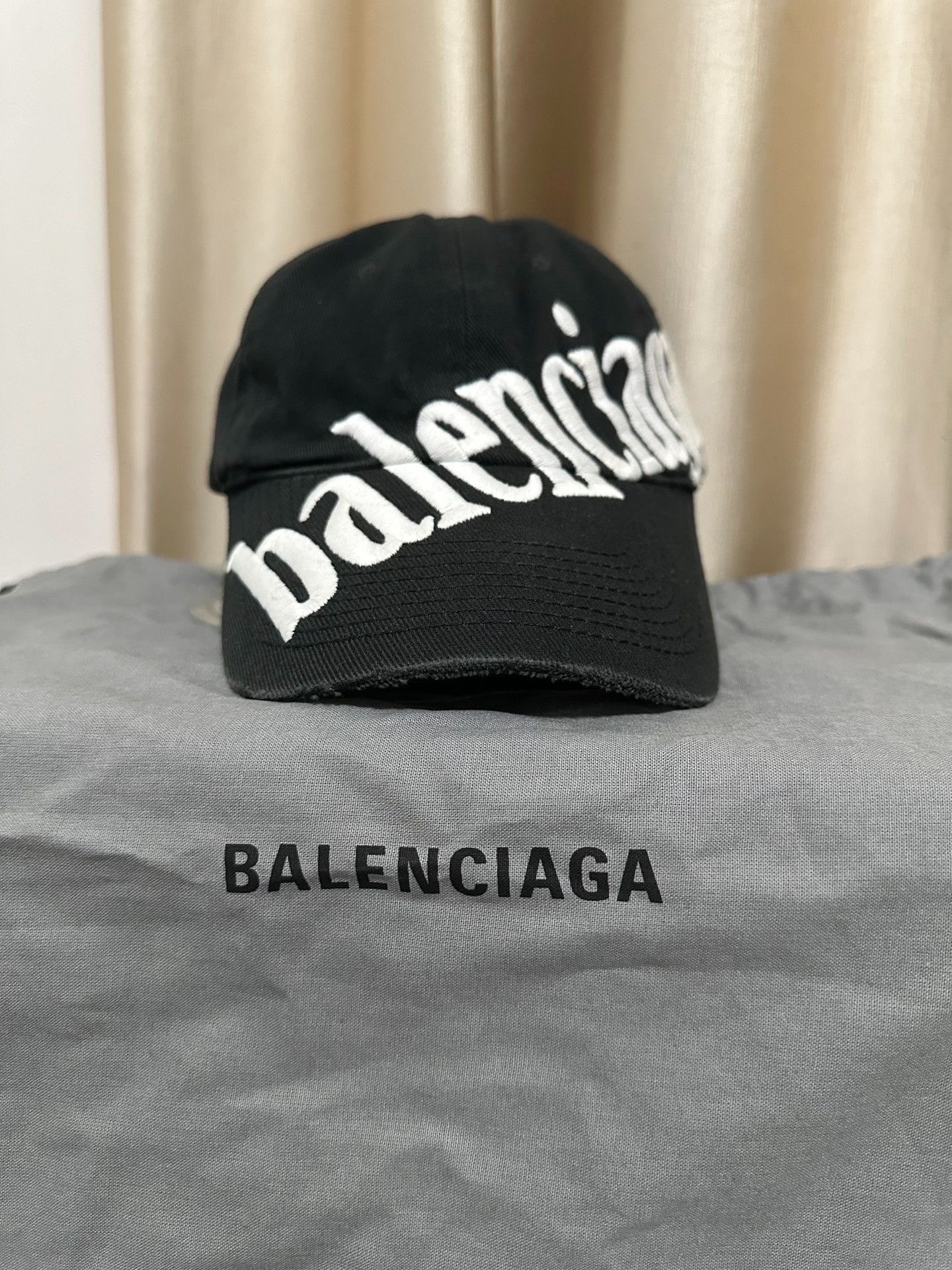 Balenciaga Balenciaga Distressed Logo Baseball Cap Size ONE SIZE - 1 Thumbnail