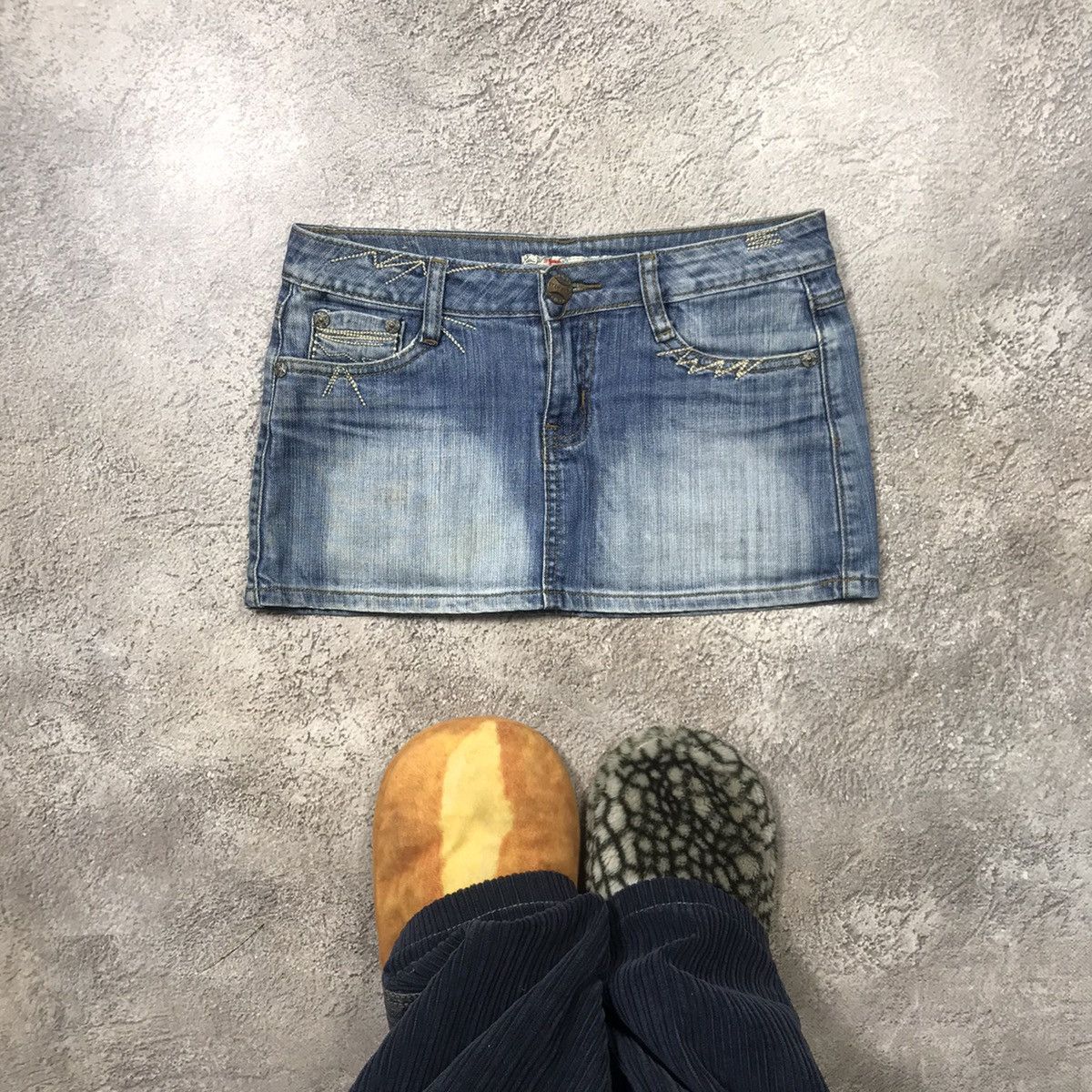 Vintage Vintage Y2K Sun Faded Mini Skirt Streetwear Grunge Baggy 28 Size 28" / US 6 / IT 42 - 1 Thumbnail