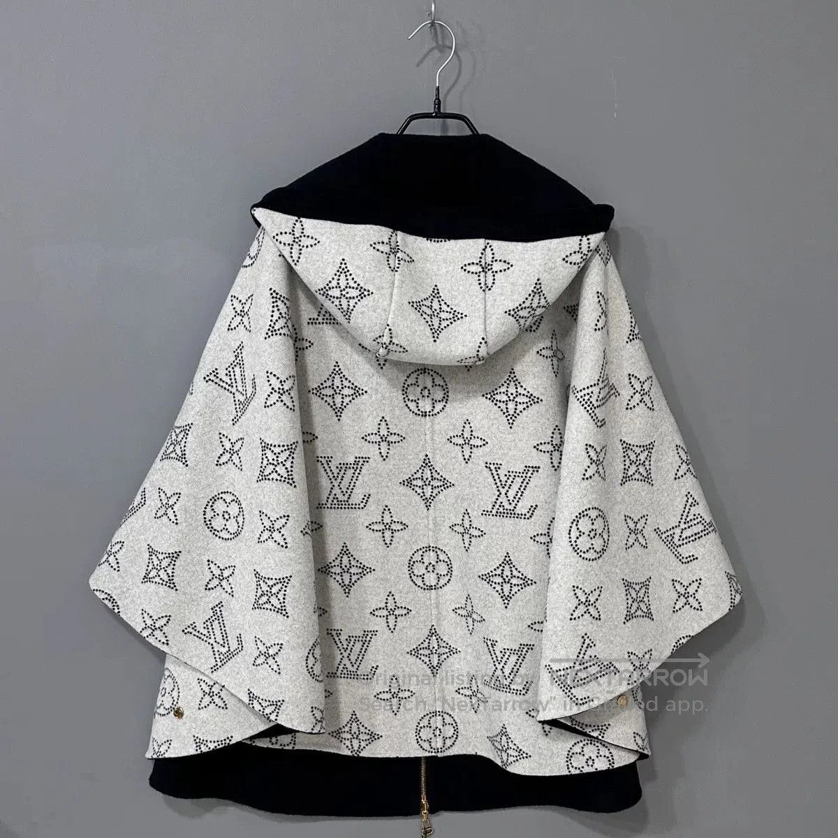 Louis Vuitton louis vuitton reversible black and white cape. Size XXS / US 00 / IT 34 - 5 Thumbnail