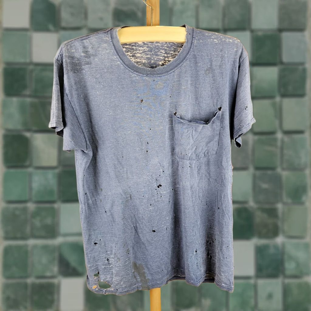 Vintage VINTAGE Y2K UNBRANDED TRASHED DISTRESSED WORN ONE POCKET T-SHIRT SZ LARGE Shirt Men XS? Size US L / EU 52-54 / 3 - 1 Thumbnail