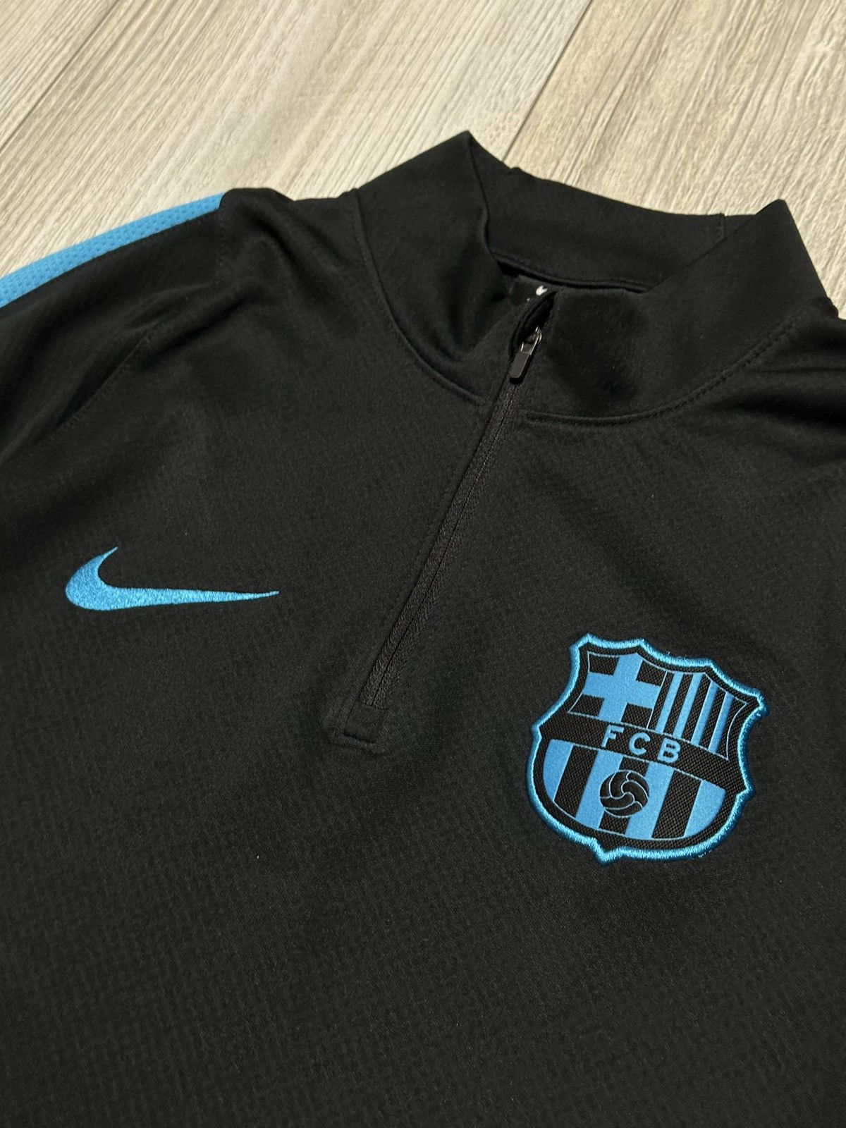 Nike Vintage Nike F.C. Barcelona 1/4 Zip Long Sleeve Jersey Size US L / EU 52-54 / 3 - 4 Thumbnail