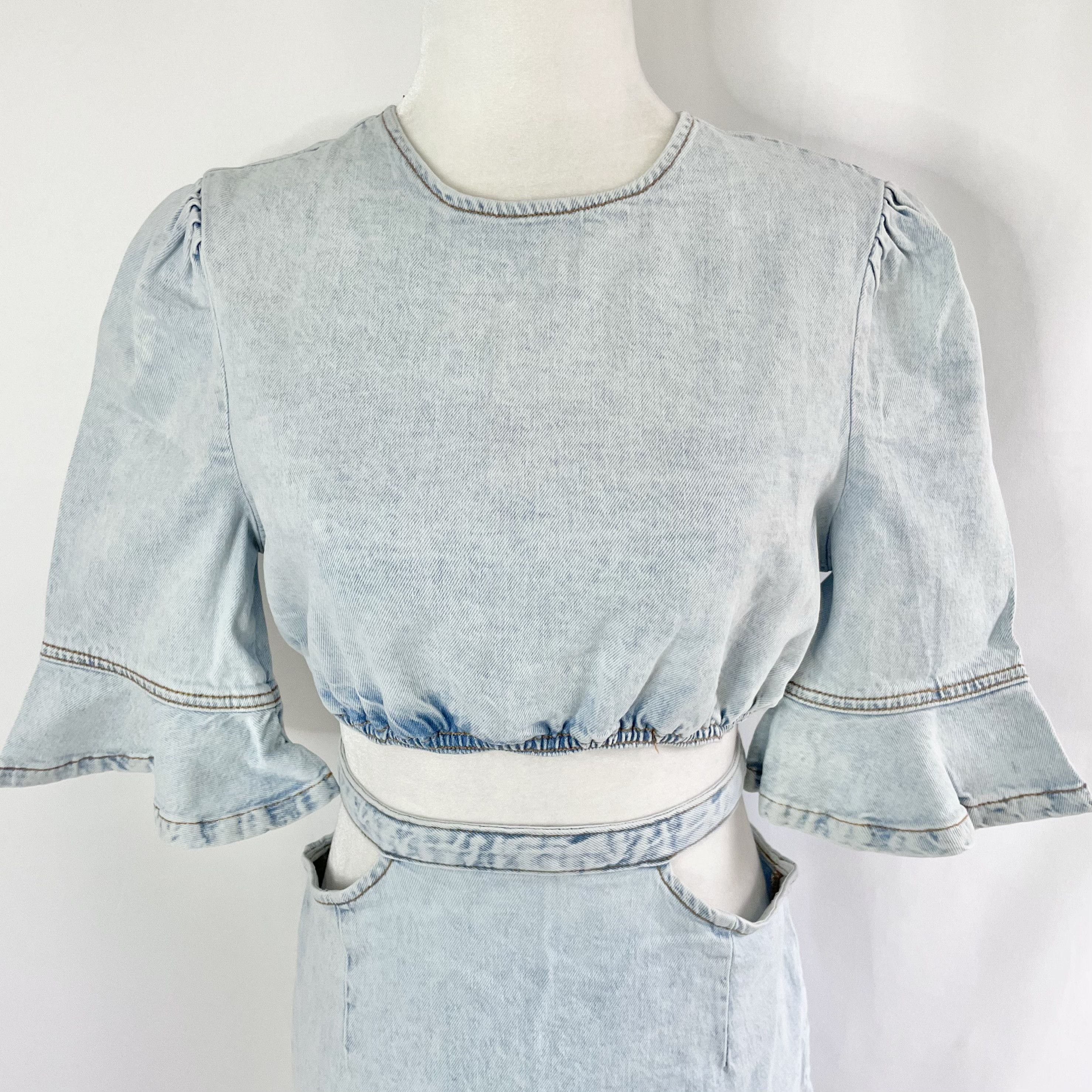 WeWoreWhat WeWoreWhat Set Denim Cut Out Waist Mini Skirt & Crop Top XS Size 26" / US 2 / IT 38 - 7 Thumbnail