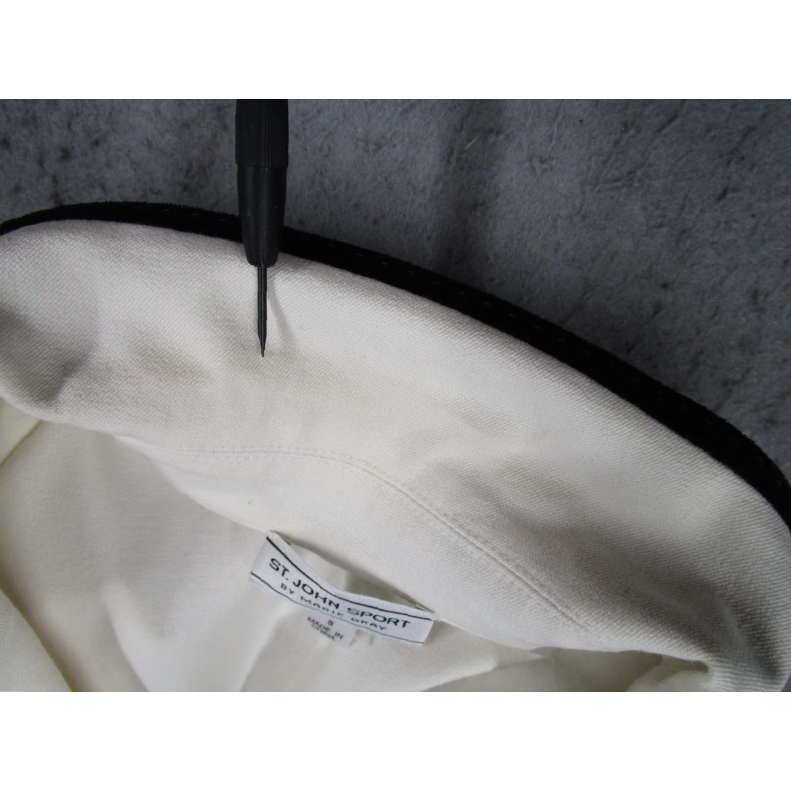St. John VINTAGE St. John Sport Blazer Womens Small White Black Trim Sequin Retro 00s Size S / US 4 / IT 40 - 7 Thumbnail
