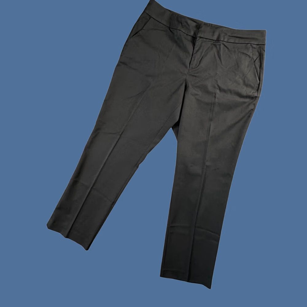 chaps dress pants Women Dark Blue High Rise Button 32 Inseam Size 14 these dress pants from Chaps take you stylishly from desk to dinner Chaps Chaps Black Wide Leg