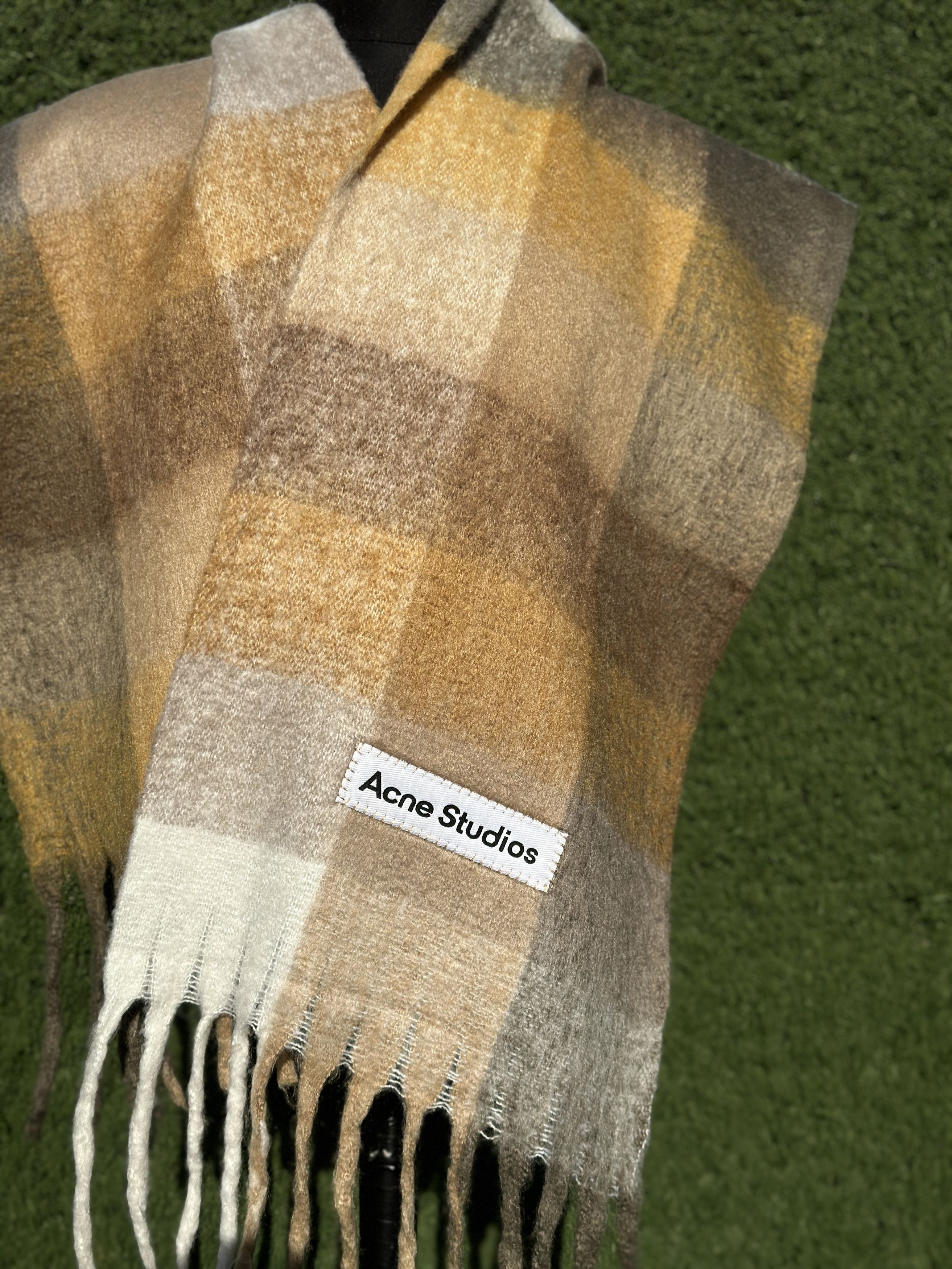 Acne Studios Acne Studios Large Plaid Scarf Wool Blend Winter Wrap Size ONE SIZE - 5 Thumbnail