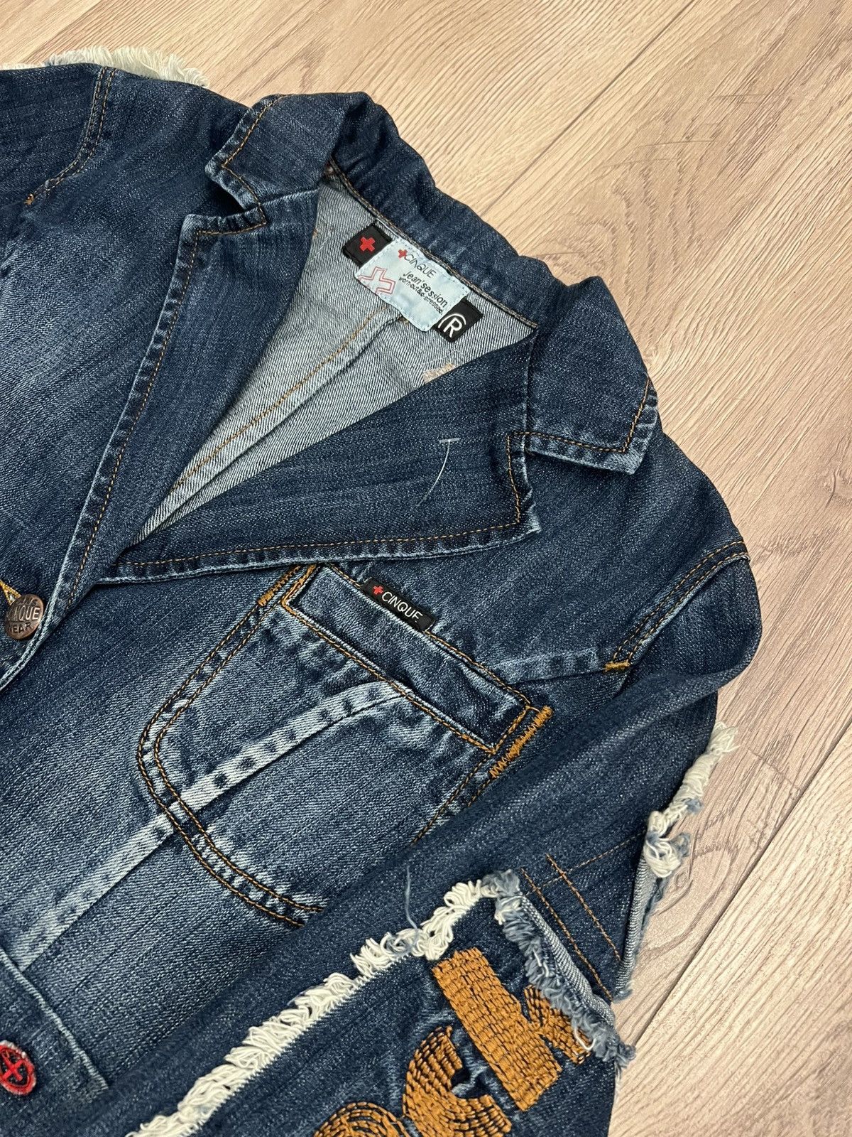 CINQUE Edgy Cinque Distressed Denim Jacket with Cobra Embroidery Size XS / US 0-2 / IT 36-38 - 2 Thumbnail