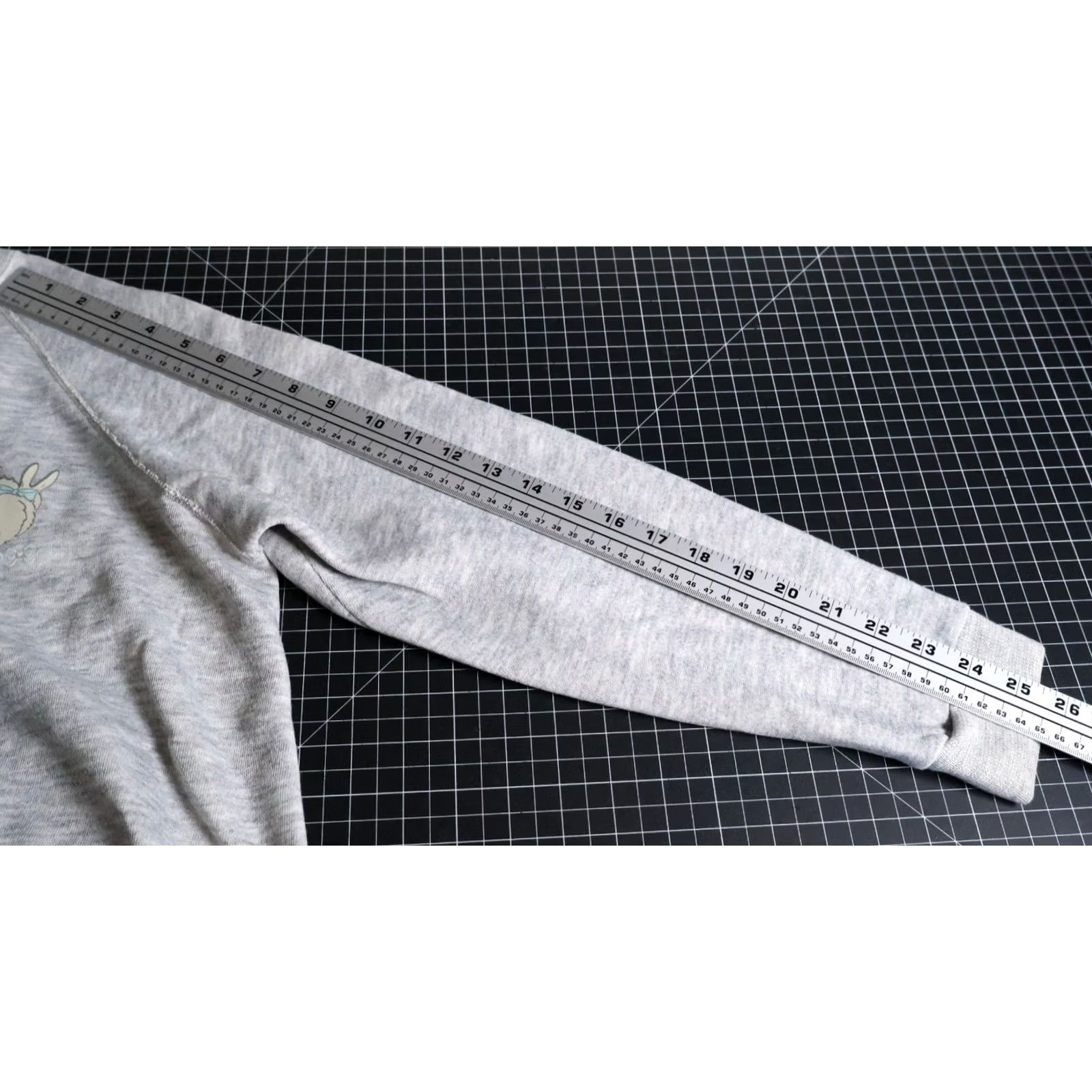 Vintage VINTAGE Bassett Walker Sweatshirt Men's XL Gray 80s Bunny Rabbit Graphic Crew Neck Raglan Sleeve Lightweight Fleece VTG Size US L / EU 52-54 / 3 - 7 Thumbnail
