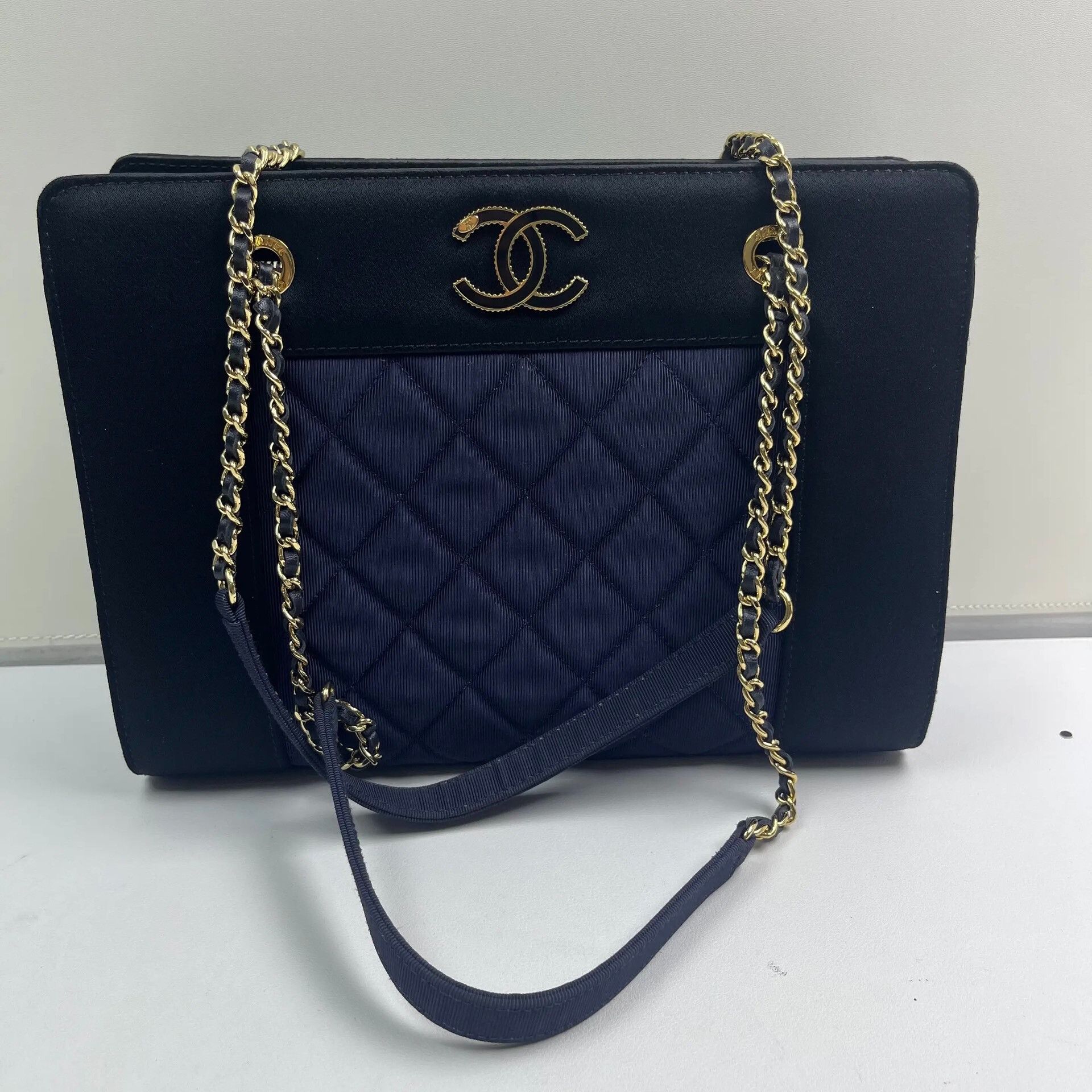 Chanel Pre-loved Bag Very good condition Size ONE SIZE - 1 Thumbnail