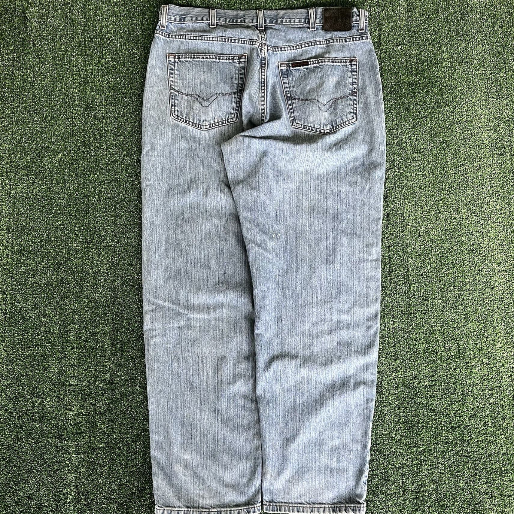Harley Davidson VINTAGE Harley-Davidson Jeans Straight Leg Light Blue 39x31 Mens Denim Distressed 5-Pocket Biker Grunge 90s USA Men Size US 39 - 2 Thumbnail