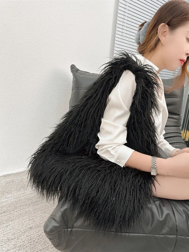 Japanese Brand Designer Soft Fluffy Faux Fur Shoulder Bag Size ONE SIZE - 3 Thumbnail
