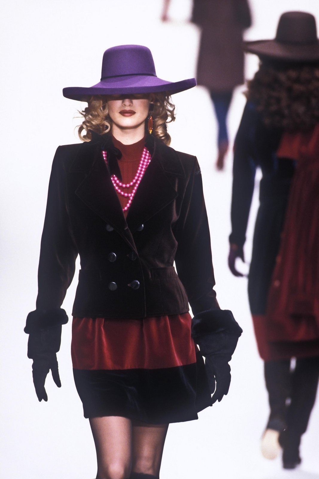 Yves Saint Laurent YSL Rive Gauche F/W 1994 Two-Toned Velvet Skirt Burgundy S Size 27" / US 4 / IT 40 - 2 Thumbnail
