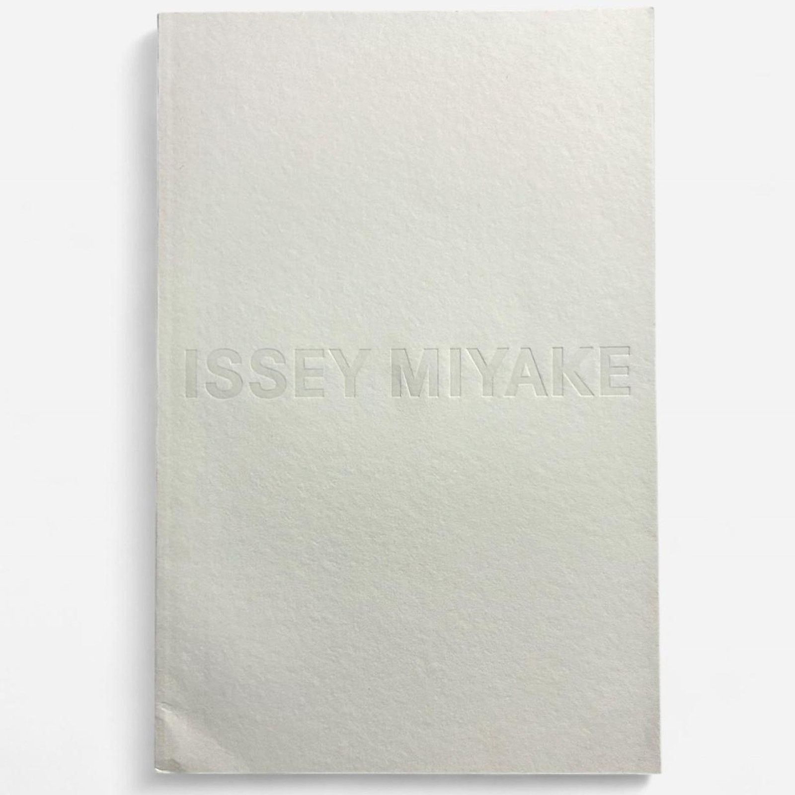 Issey Miyake × Japanese Brand Issey Miyake spring summer 2024 look book catalog Size ONE SIZE - 1 Thumbnail