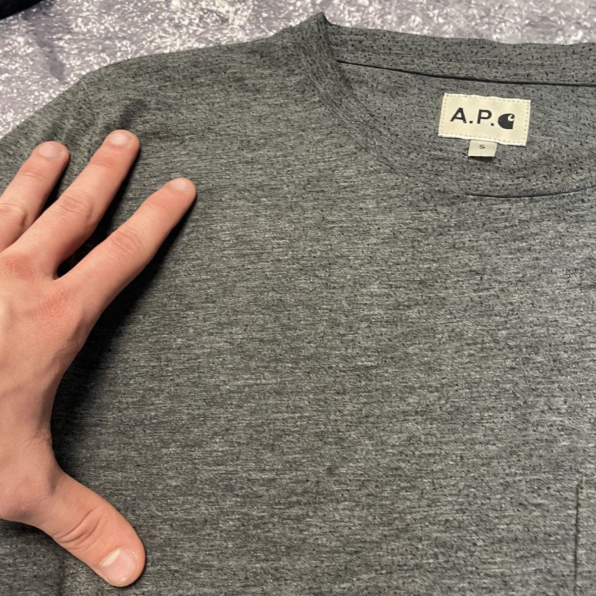 Carhartt Luxury APC x Carhartt small Basic logo y2k tee Size US S / EU 44-46 / 1 - 7 Thumbnail