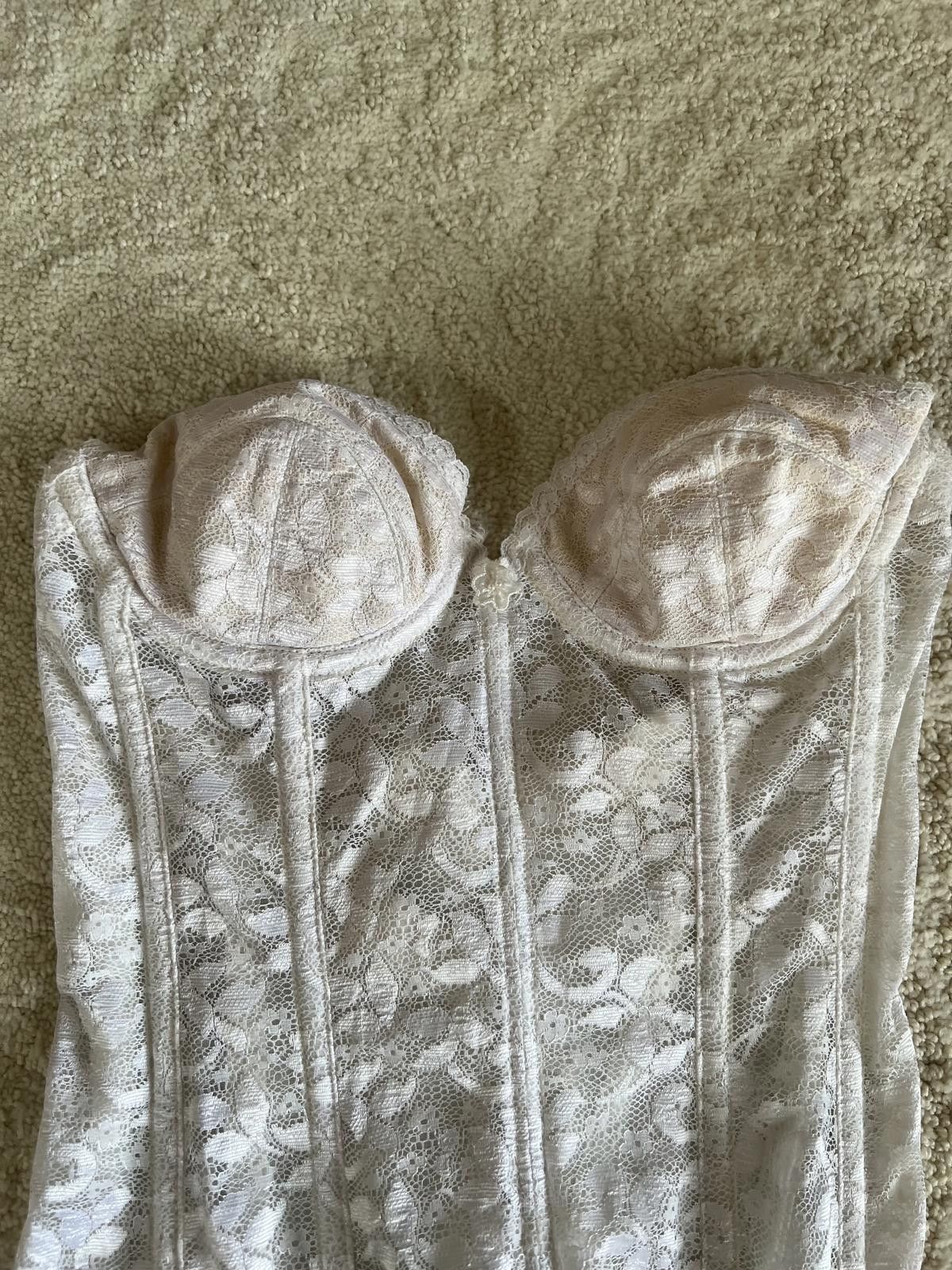 Designer Elegant Lace Bustier Corset with Garter Straps Size ONE SIZE - 3 Thumbnail