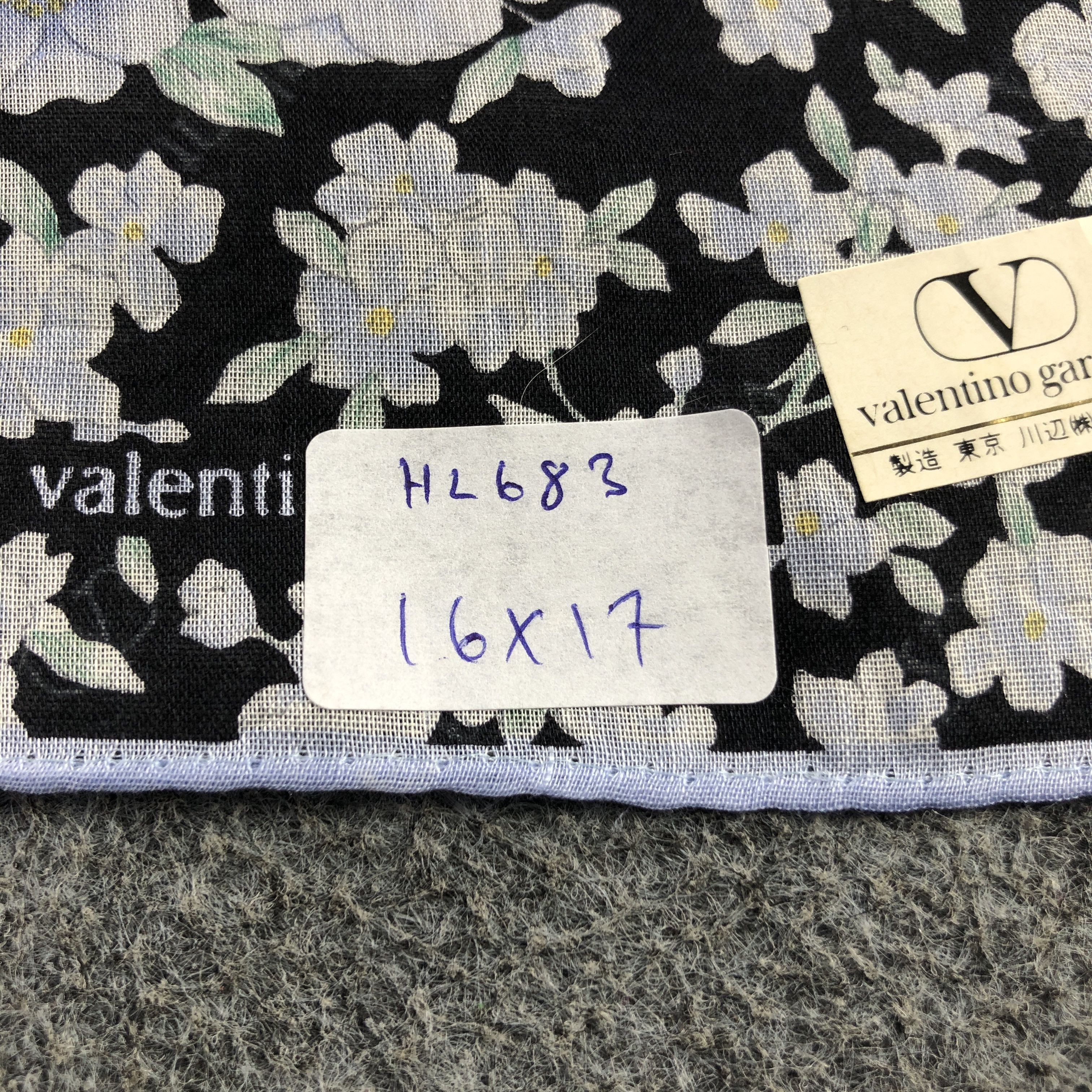 Vintage ValenTINO GarAVANI Handkerchief Neckerchief Bandana H2683 Size ONE SIZE - 6 Thumbnail