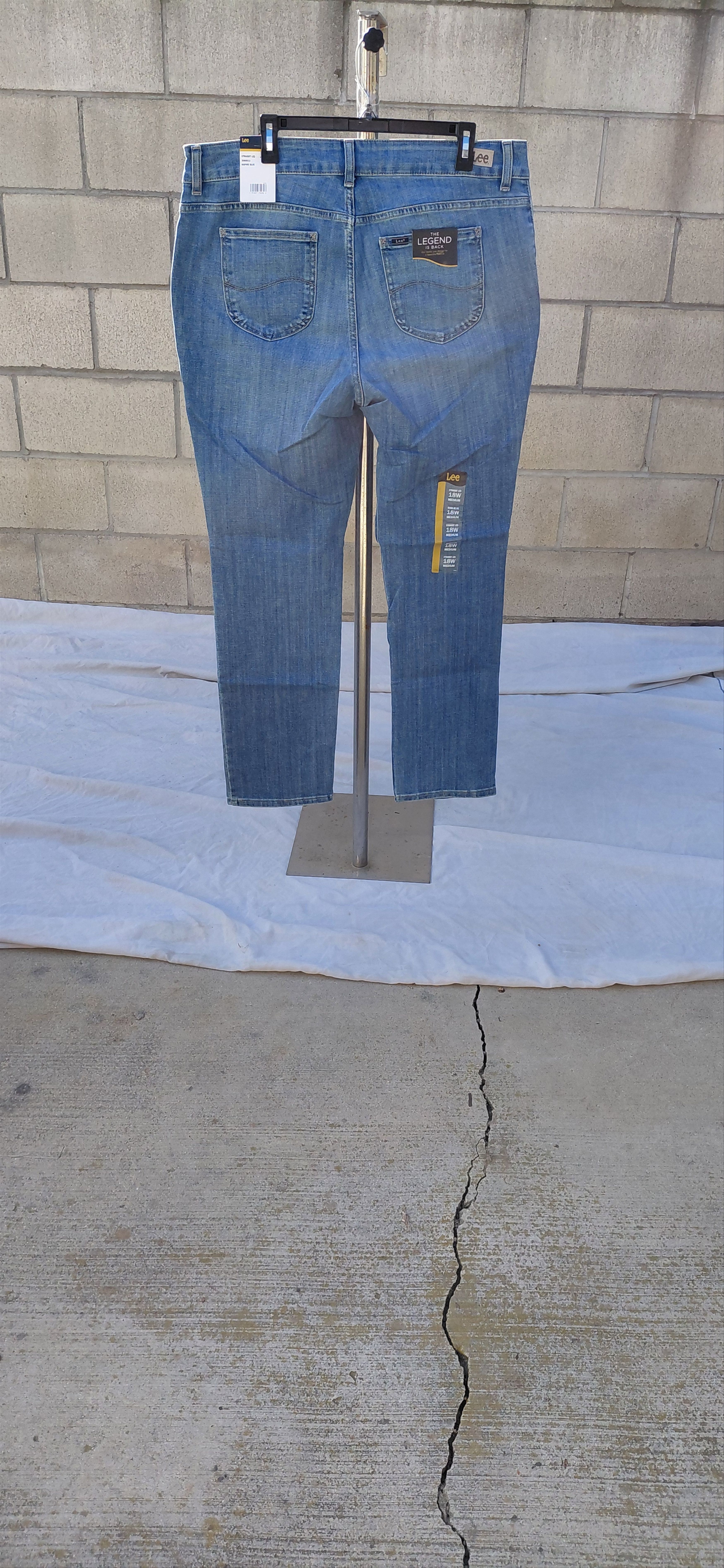 Lee 536328....Lee Straight Leg, Mid Rise Jeans 18W, 10P Size 40" / US 18 - 4 Thumbnail